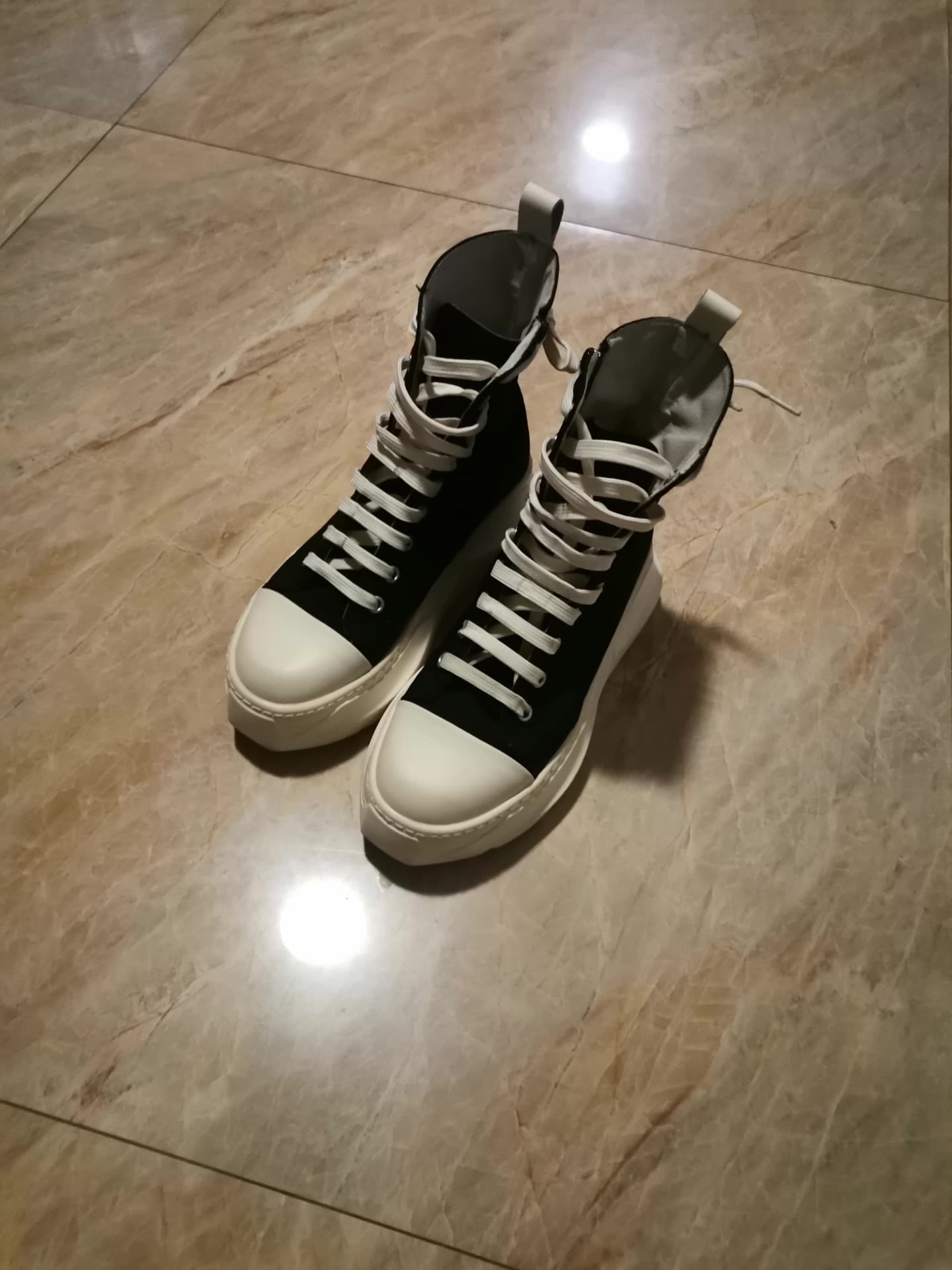 Парусиновые туфли Rick Owens с высоким берцем, черно-белая цветовая гамма, дизайн на толстом шнурке, увеличивающая толщину подошва