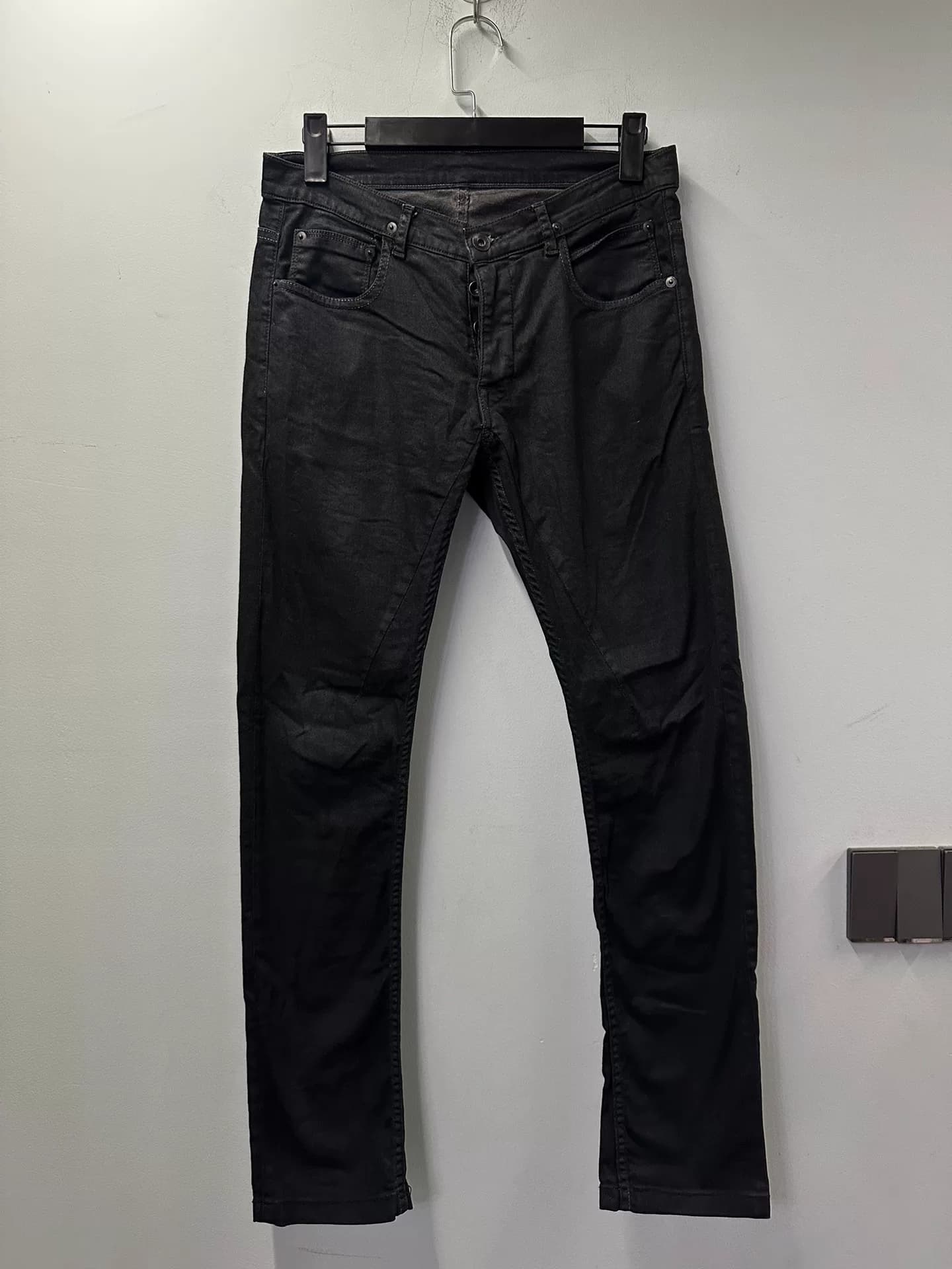 Материал Rick owens wax sbm slim fit подходит для ухода за кожей