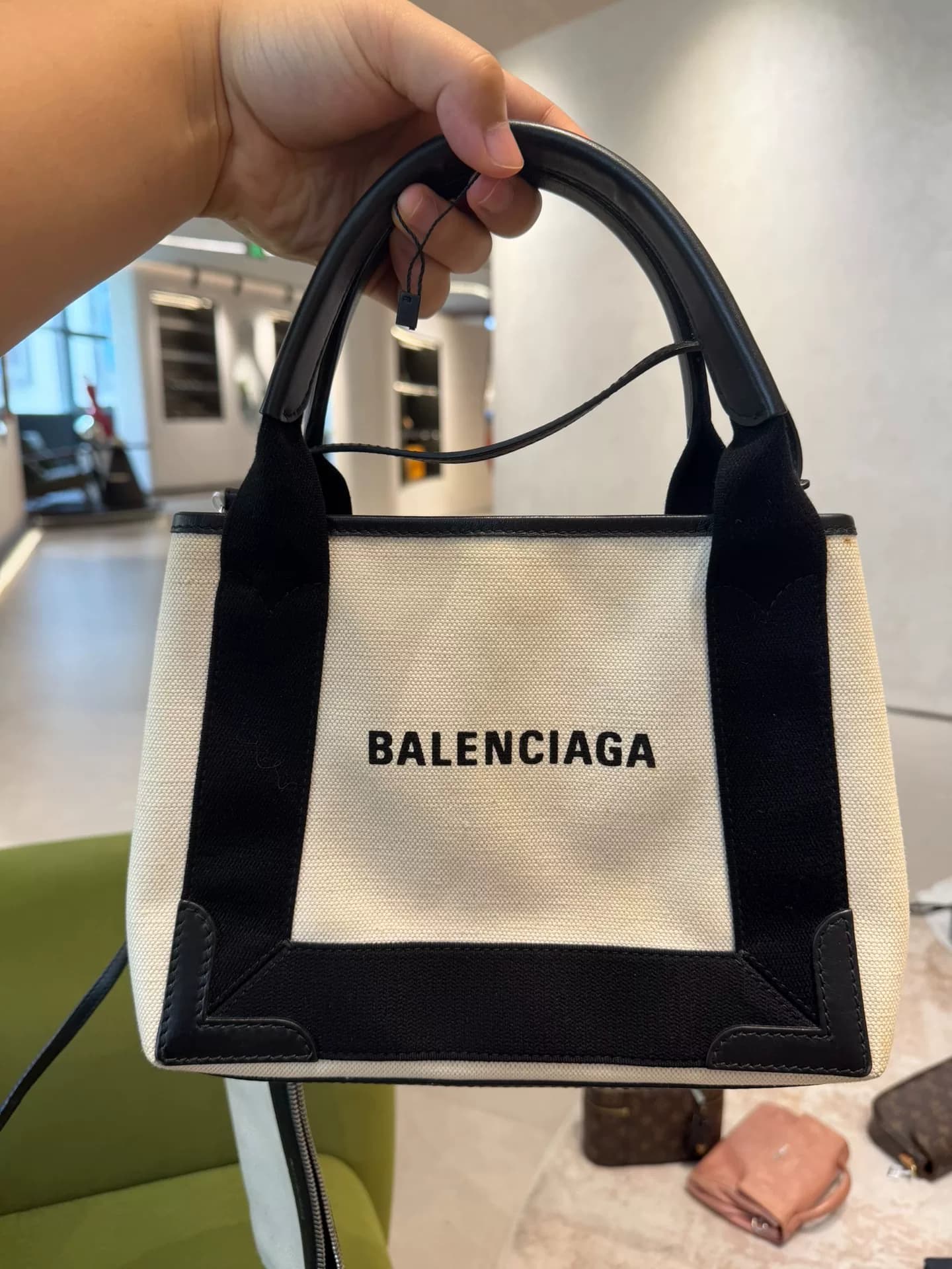 Balenciaga Холщовая сумка-тоут Balenciaga в черно-белой цветовой гамме classic log