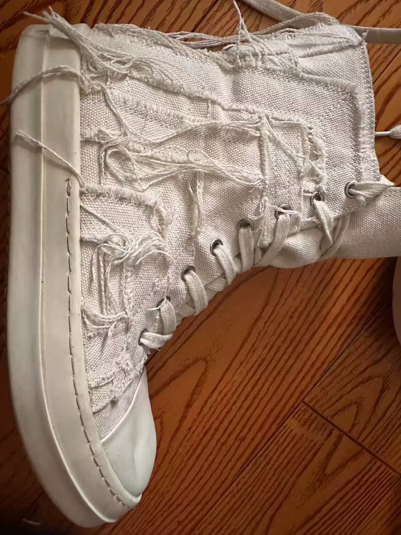 Футболка с высокой талией Rick Owens DRKSHDW с эрозивной нашивкой и кисточками, снятая с производства