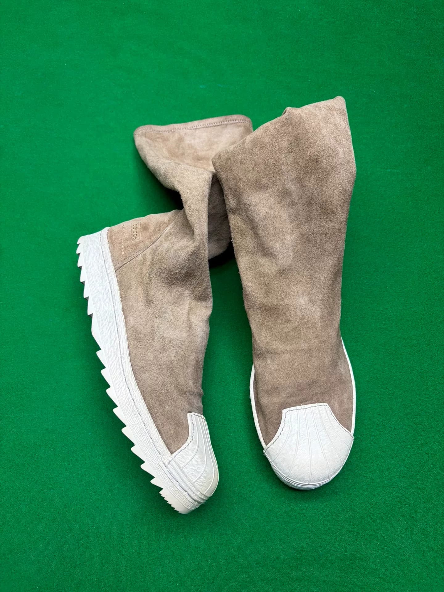Замшевые сапоги RICKOWENS Adidas Adidas joint shell head RO shell head коричневые, хаки, коричневые 39-40 можно носить на подошве из натуральной кожи…