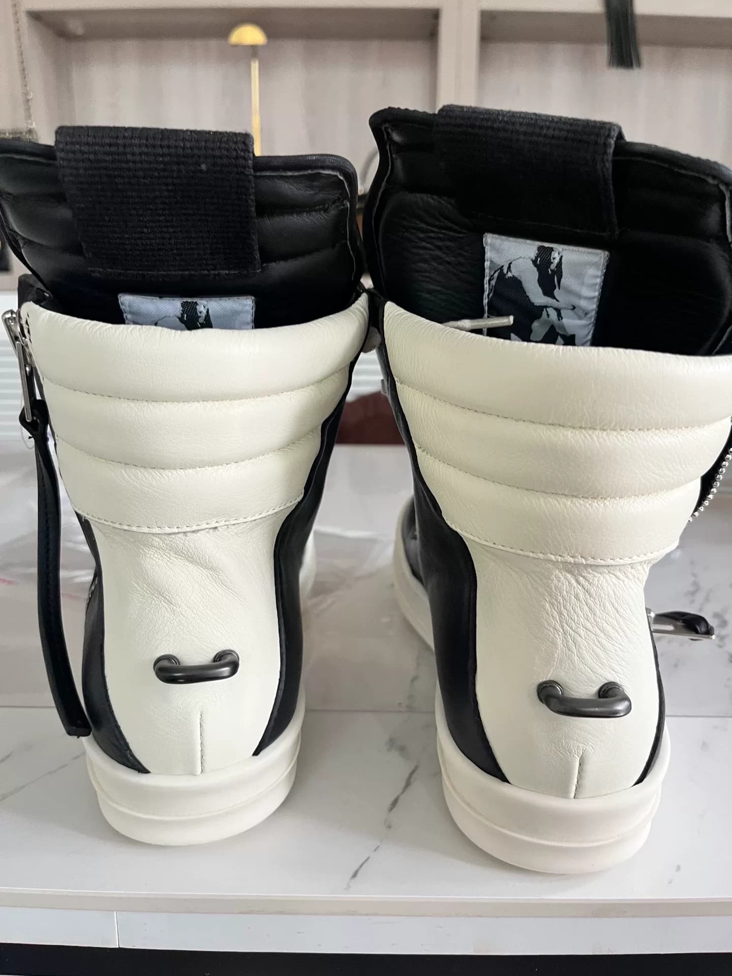RICKOWENS RO main line железный крючок перевернутый треугольник ro из воловьей кожи черно-белый перевернутый треугольник