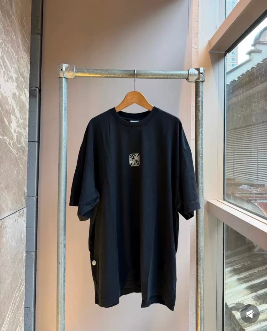 новая весенне-летняя футболка vetements 2026