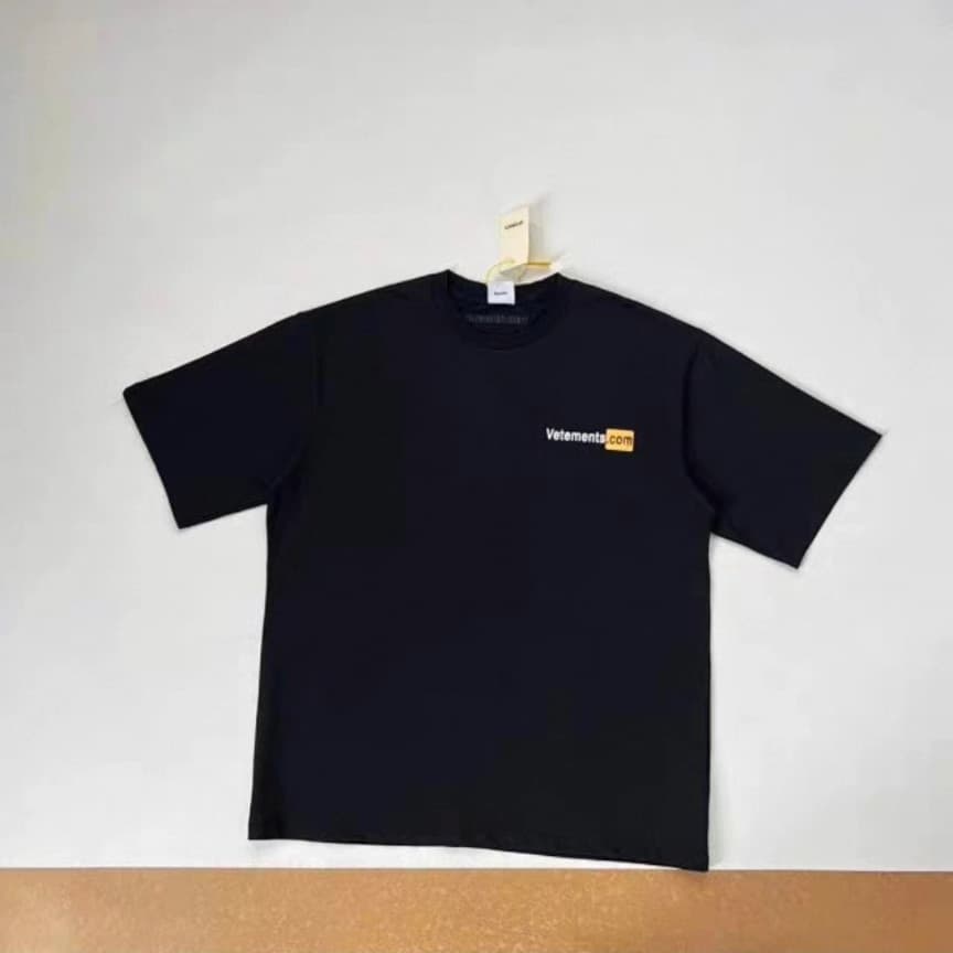 новая выстиранная рубашка с короткими рукавами VETEMENTS