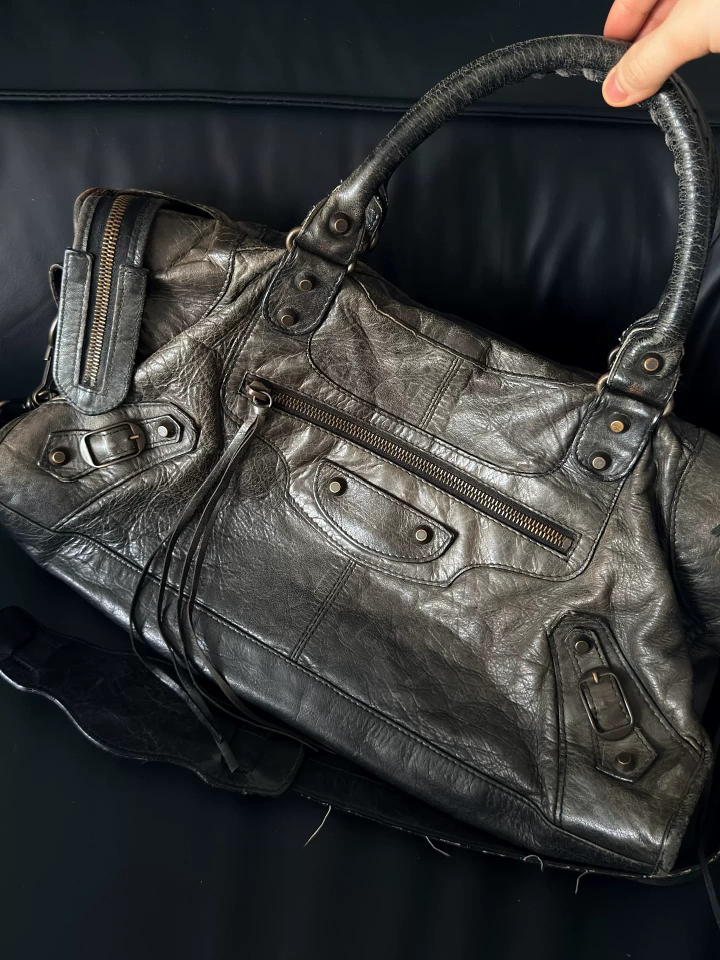 Мотоциклетная сумка Balenciaga из масляно-восковой кожи, 9 новых вместительных и экономичных подержанных сумок