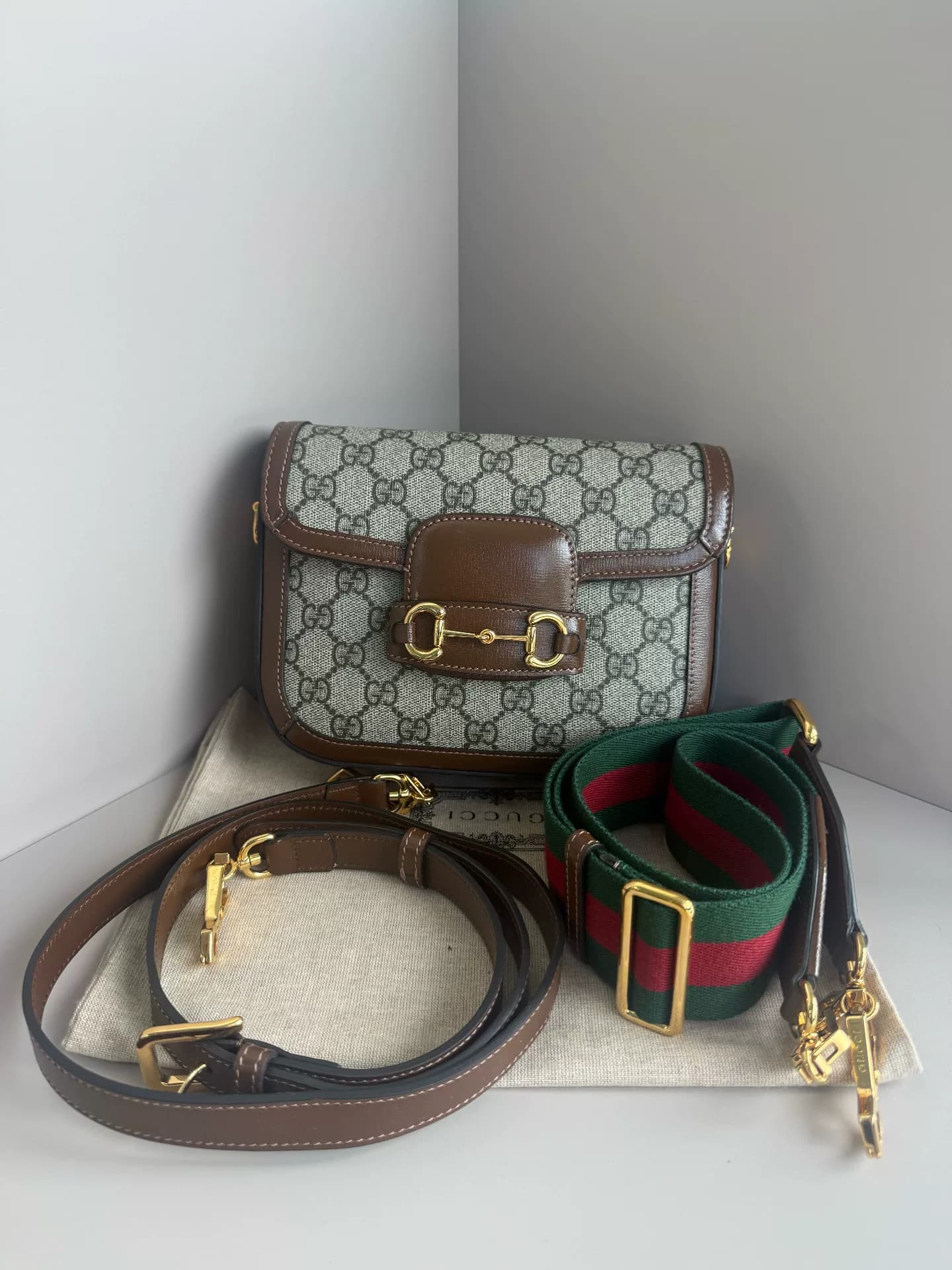 Маленькая седельная сумка Gucci Gucci Horsebit 1955 года выпуска от пресбиопии