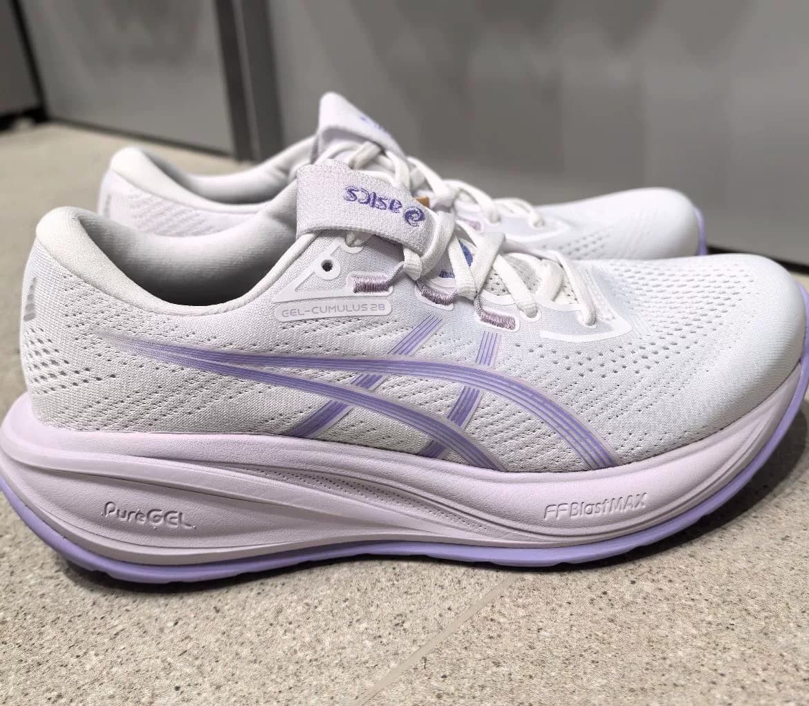 ASICS ASICS 26 new GEL-CUMULUS 28 в одном стиле для мужчин и женщин