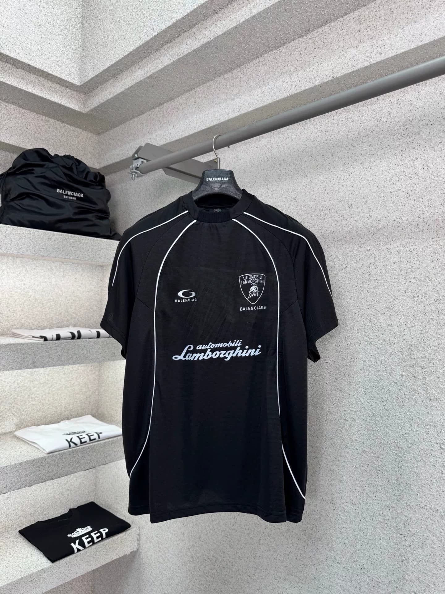 Совершенно новая модель BALENCIAGA Balenciaga×Lamborghini joint с короткими рукавами, черная, с аммиаком