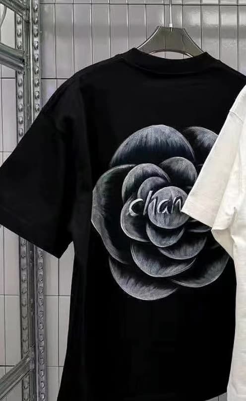 Футболка с короткими рукавами Real shot Chanel Chanel camellia, черная, свободный вариант, для мужчин и женщин