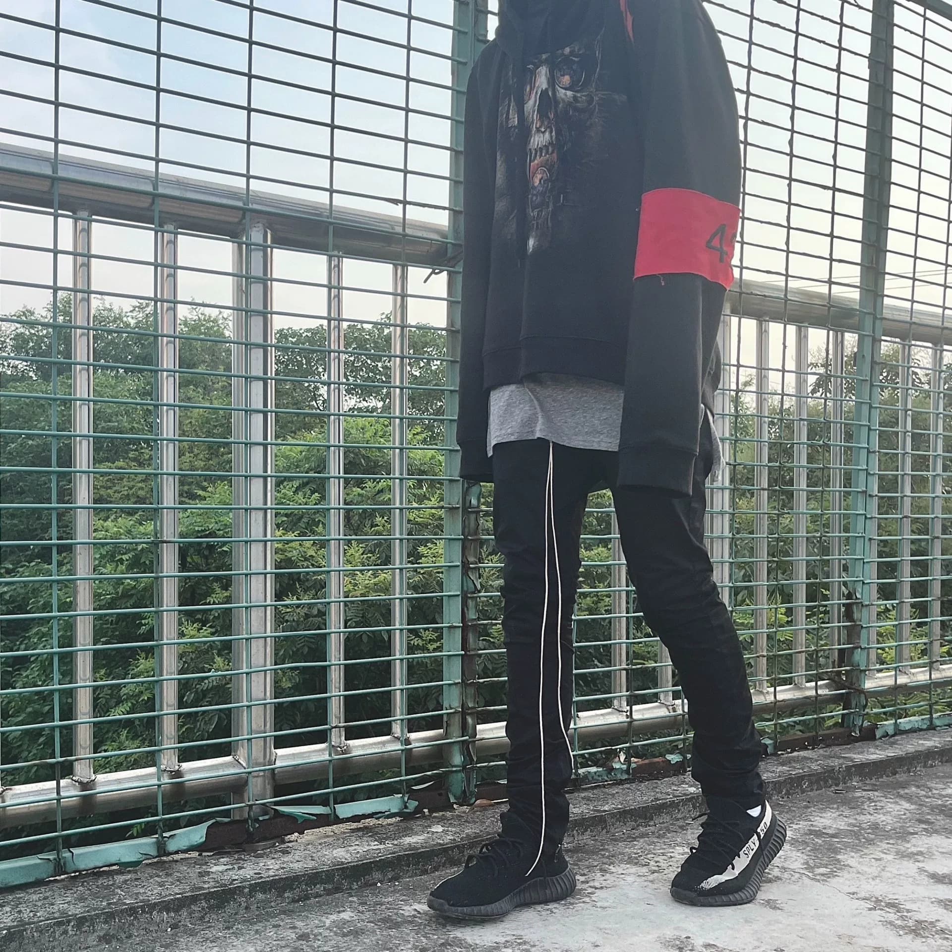 безупречный свитер vetements размера l от prs chef с гримасой vtm