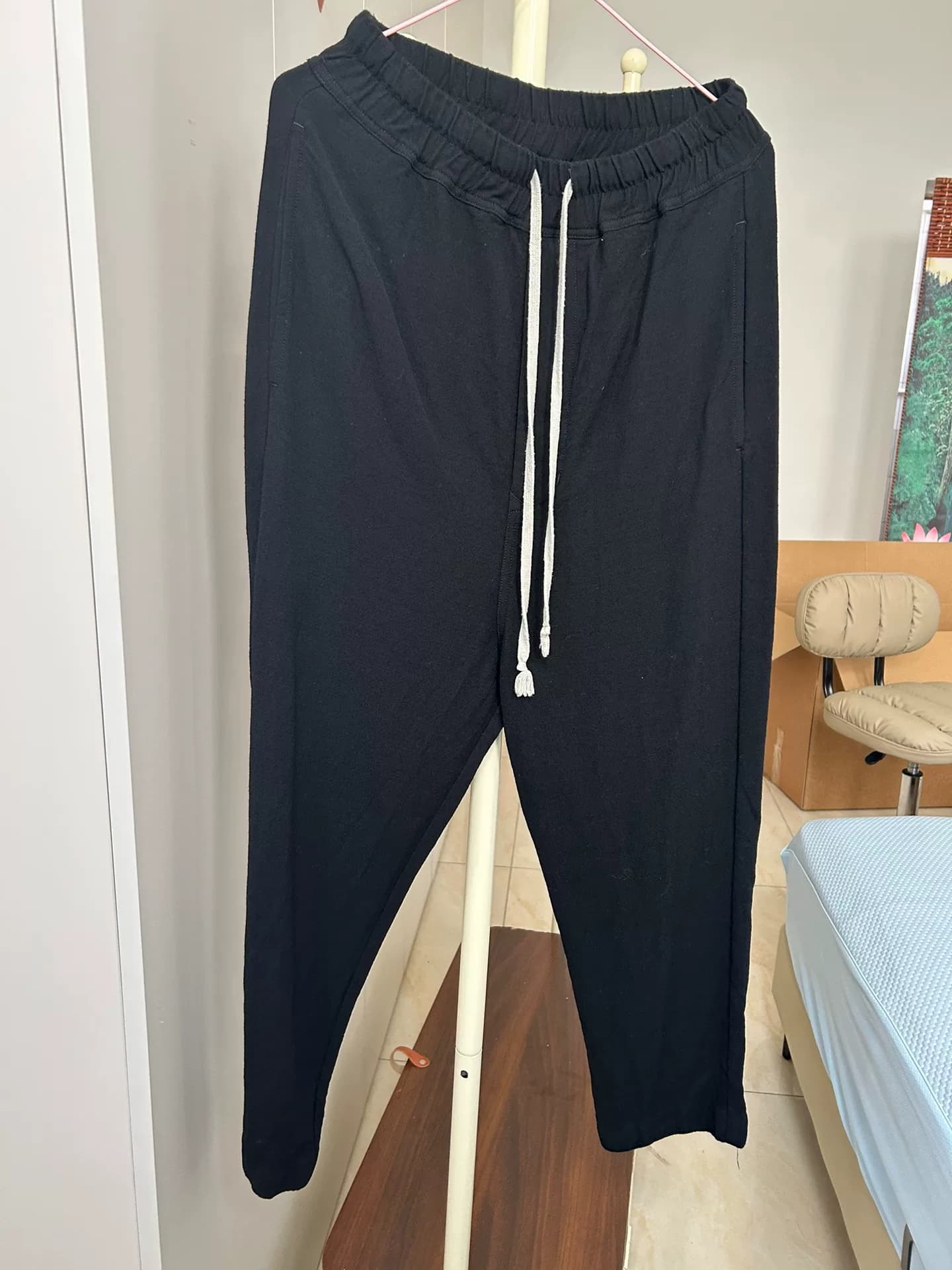 Повседневные брюки Rick Owens Rick Owens из натуральной кожи черного цвета в 9 точек