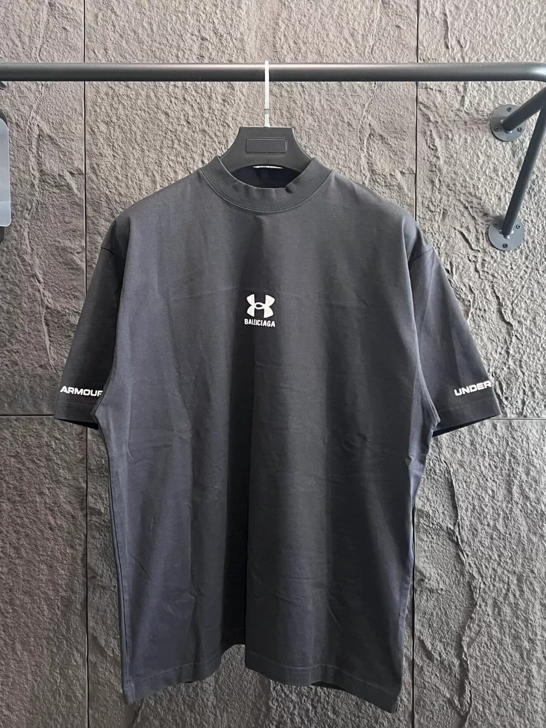Татуировка на суставах Balenciaga Balenciaga x Anderma
