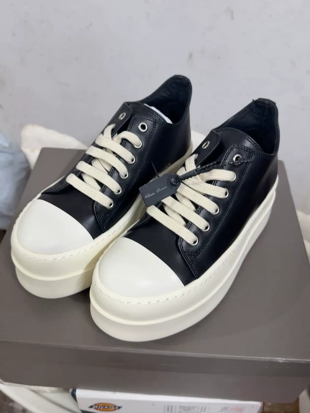 Совершенно новые аутентичные черно-белые кроссовки RICK OWENS в тон с низким берцем на толстой подошве, размер 37, итальянские