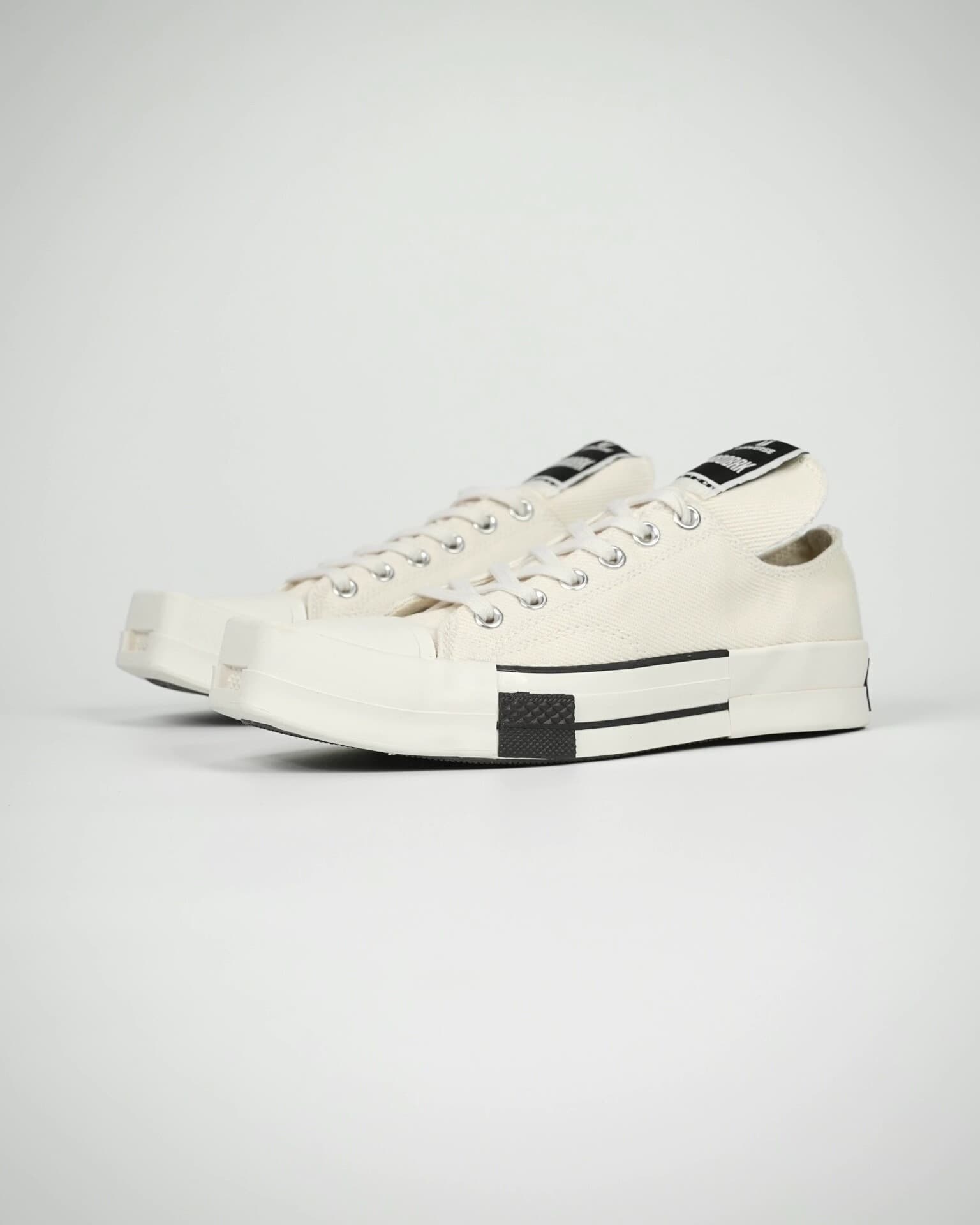Converse x Rick owens черно-белые кроссовки с высокой и низкой посадкой Converse и Rick Owens в очередной раз объединили усилия, вдохновившись своими…