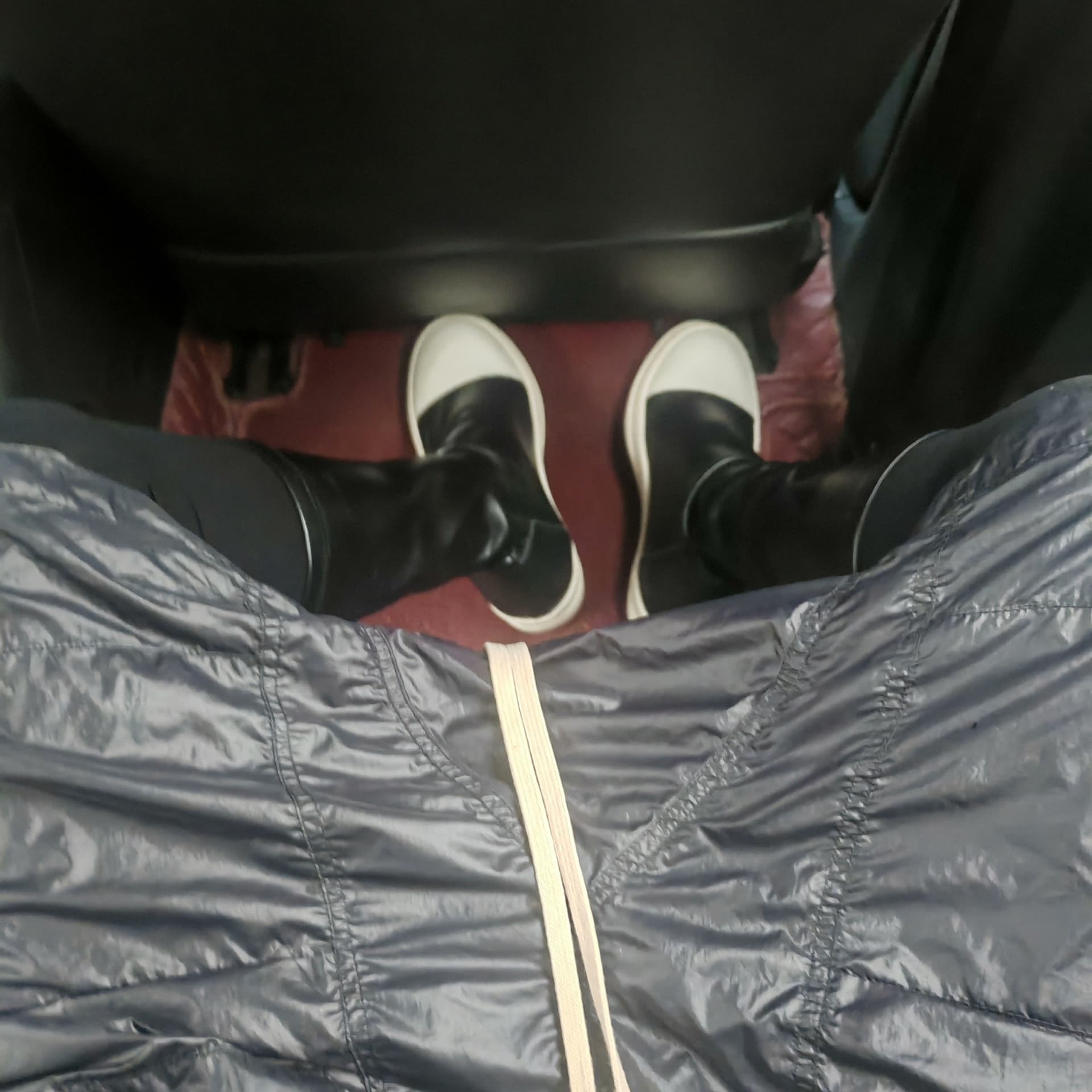 Мужские ботинки god boots от Rick Owens размер: 42-95, подошва грязная, хотя они новые, а в остальном такие же, как у новых ботинок. Снимите их. Пара…