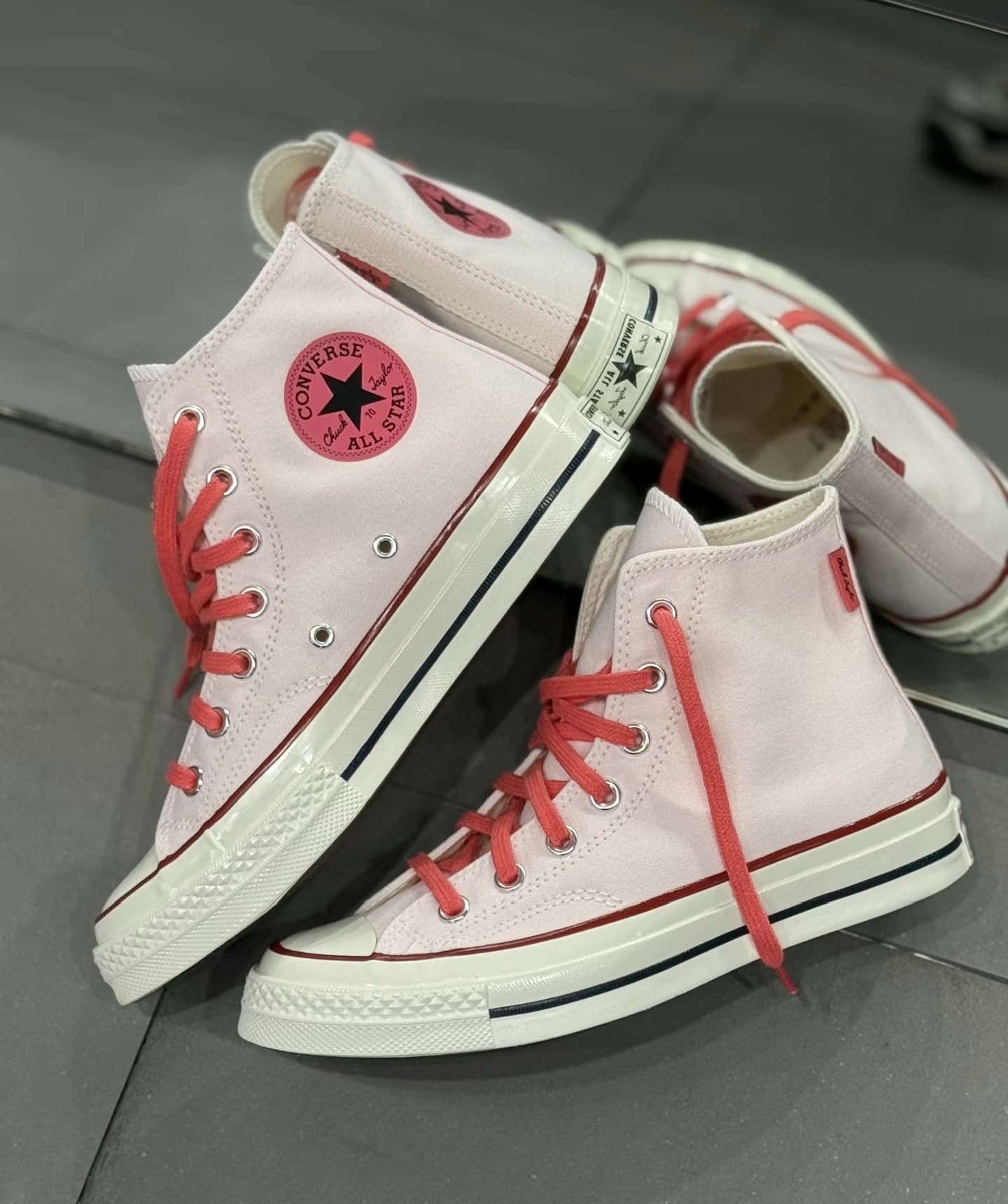 Совершенно новые кроссовки Converse Converse Chuck 70 SNL Cherry Blossom
