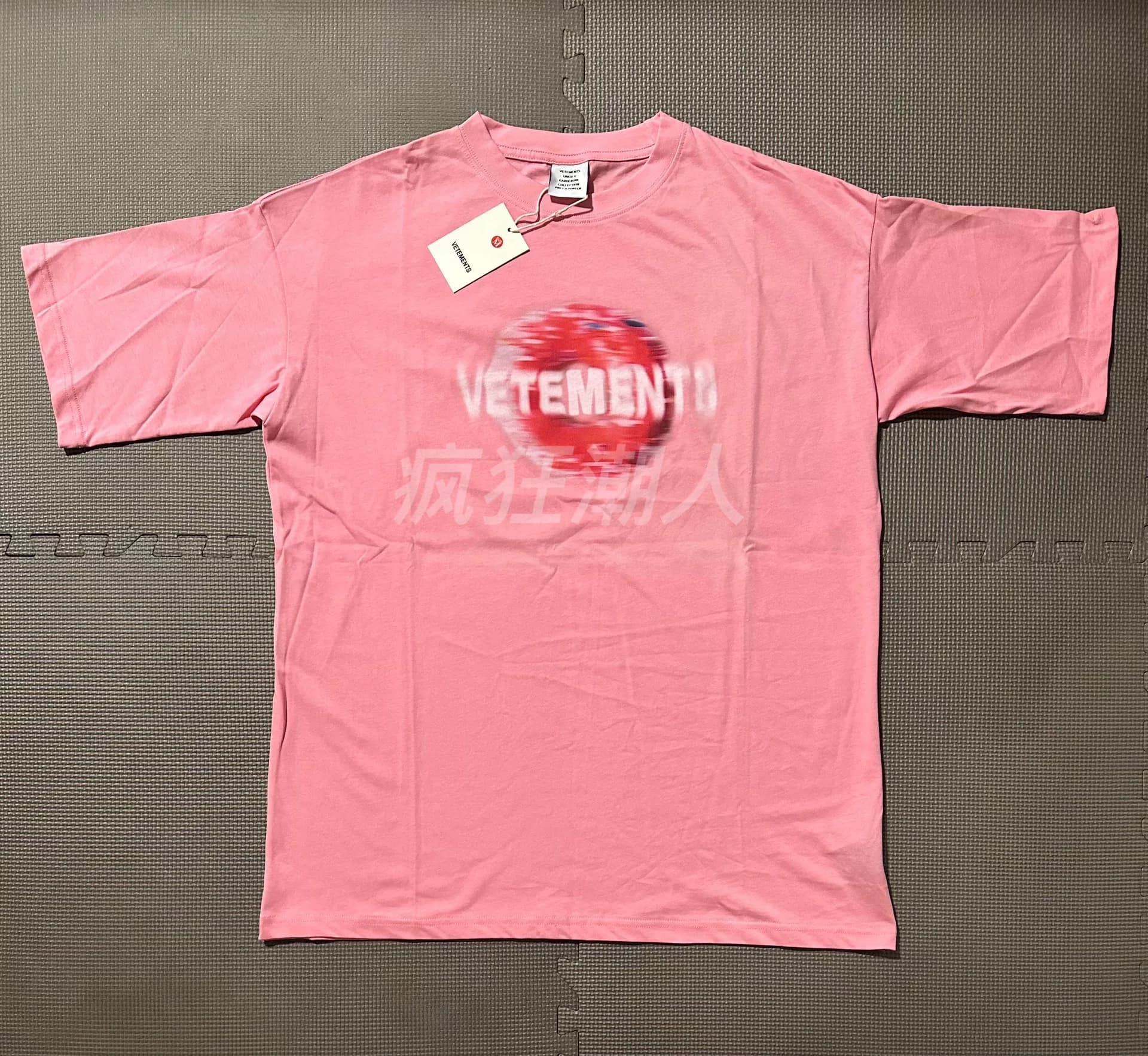 VETEMENTS Witt выпускает симпатичный новый логотип с буквенной печатью на пончиках шириной с американскую главную улицу