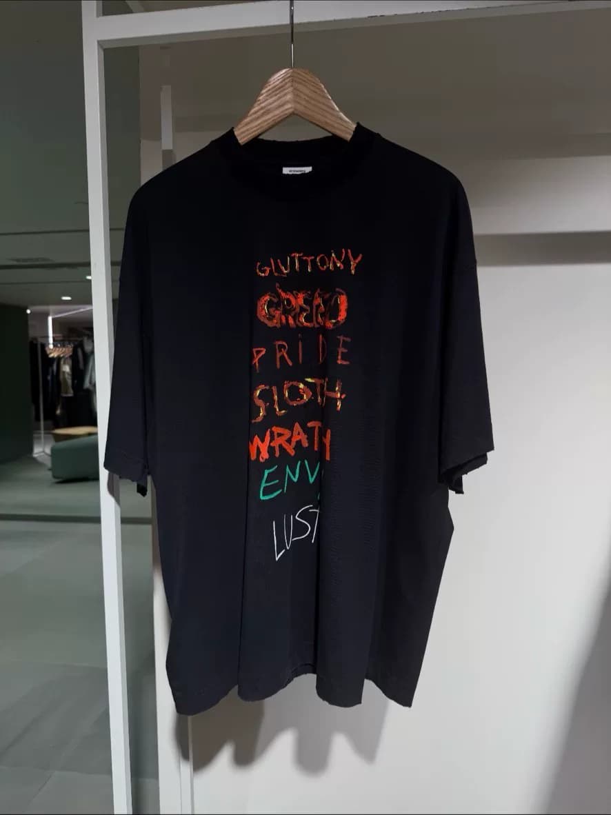 новая постиранная футболка vetements весна 2026