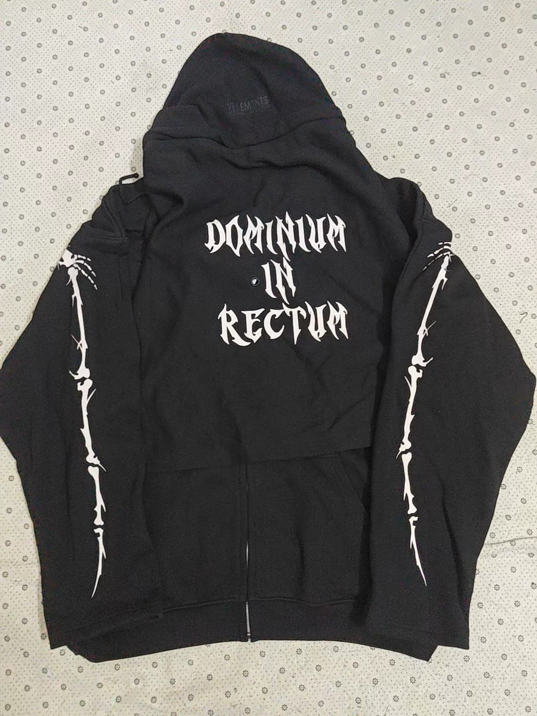 сделано в соответствии с требованиями AW19 Domi