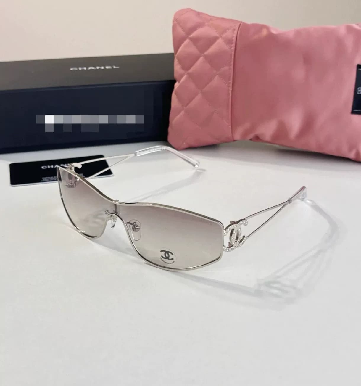 Chanel Chanel CH4073 серебристо-серые солнцезащитные очки с градиентом, в том же стиле, что и у звезды, на висках