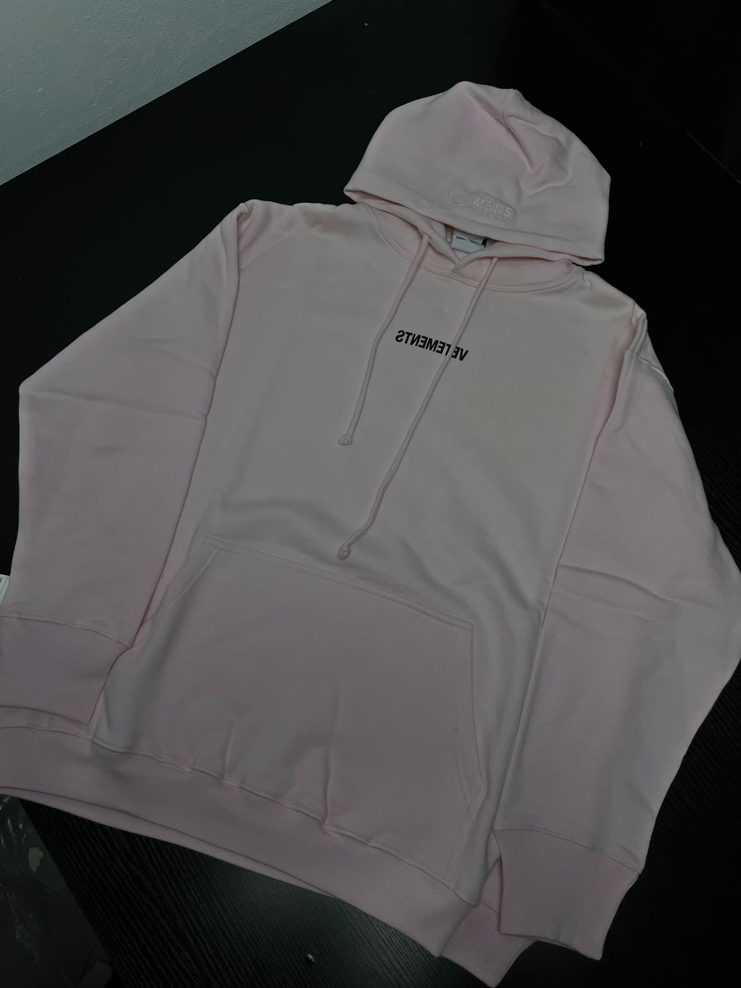 дефект!!Светло-розовая толстовка с надписью VETEMENTS