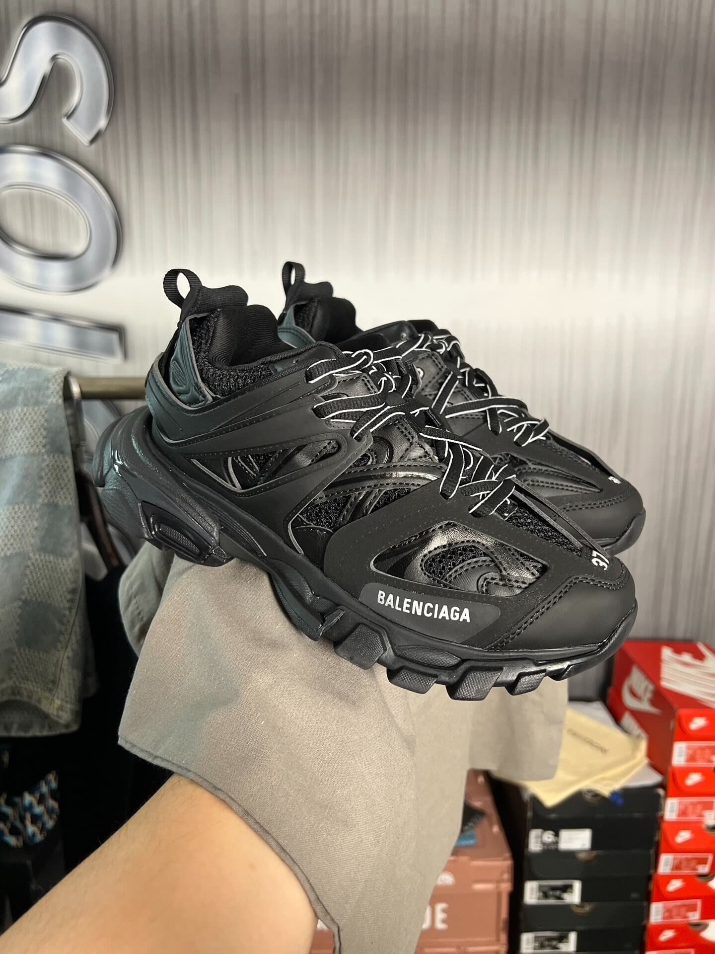 Кроссовки Balenciaga от Balenciaga Черный воин