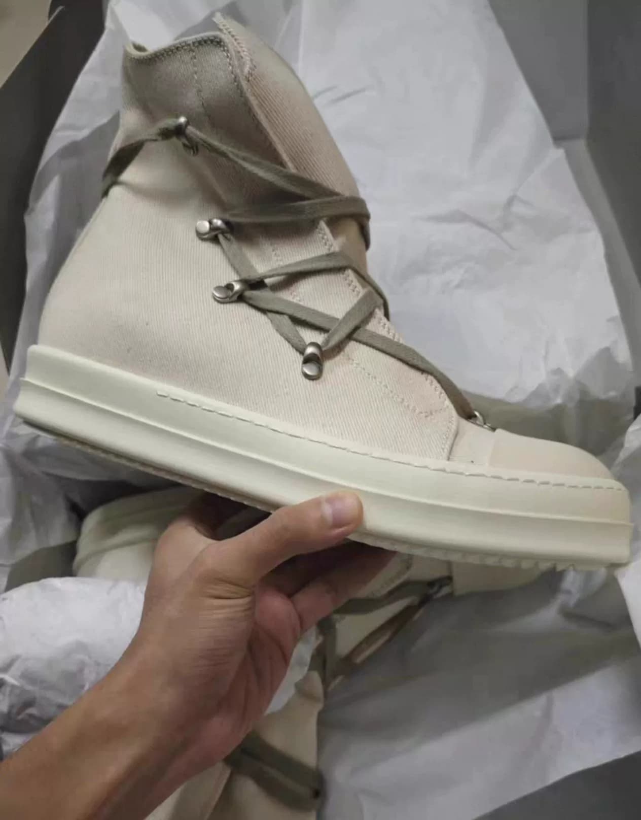 Это имя не о тебе, туфли с высоким берцем rick owens ro 42-го размера слишком велики