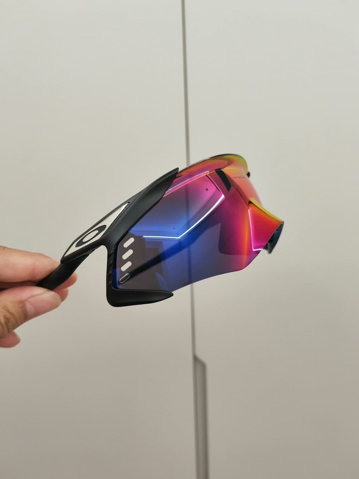 Совершенно новые профессиональные велосипедные очки Oakley Oakley Velo Kato 9501-01 в черной матовой оправе + красная линза Prizm road, светопропуска…