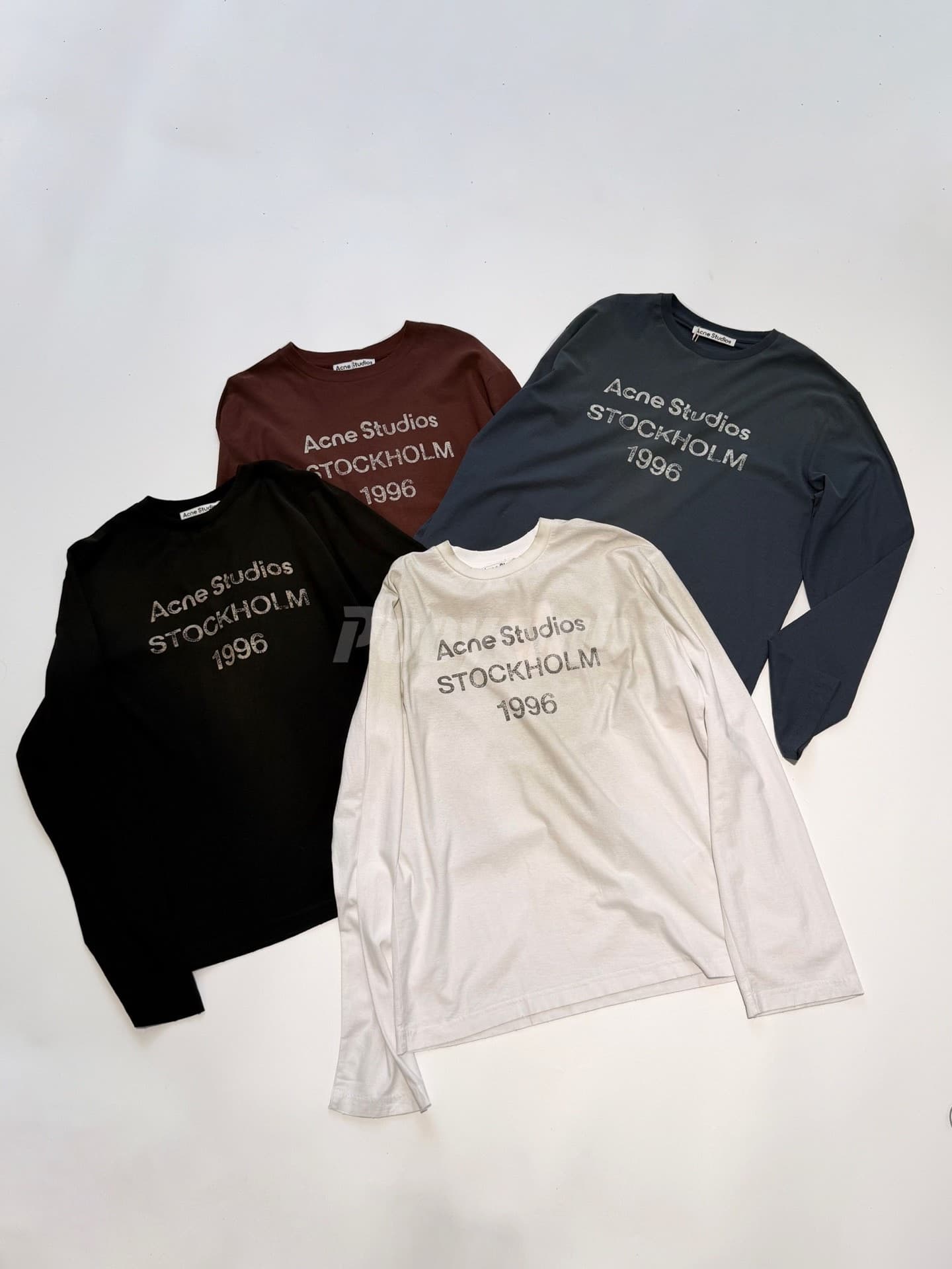 (Разница заметна с первого взгляда) Acne Studios classic 1996 года выпуска, постиранная и поношенная