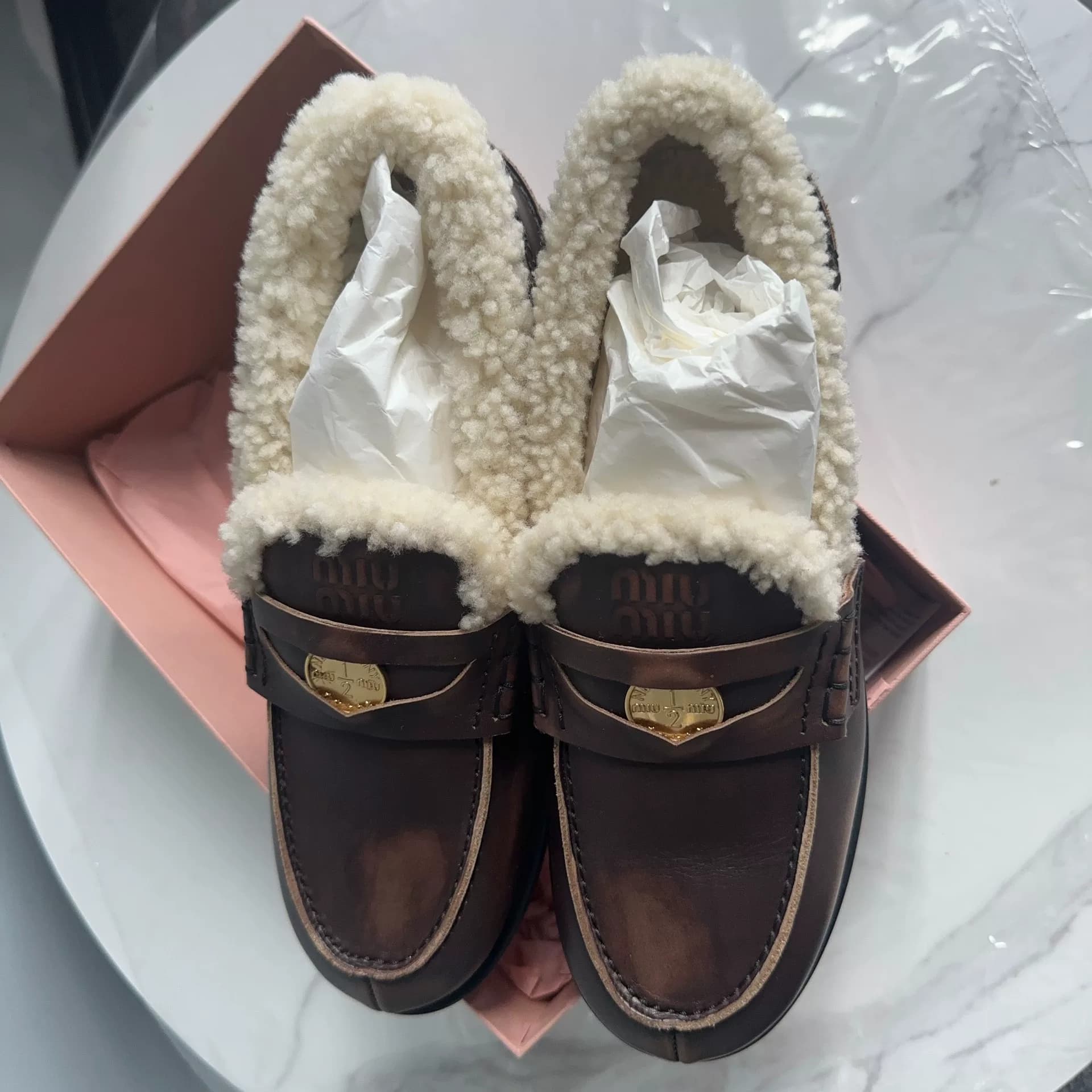 Мокасины из телячьей кожи MIU MIU Miu Miu из шерстяной кожи с круглым носком и капюшоном длиной 2 см