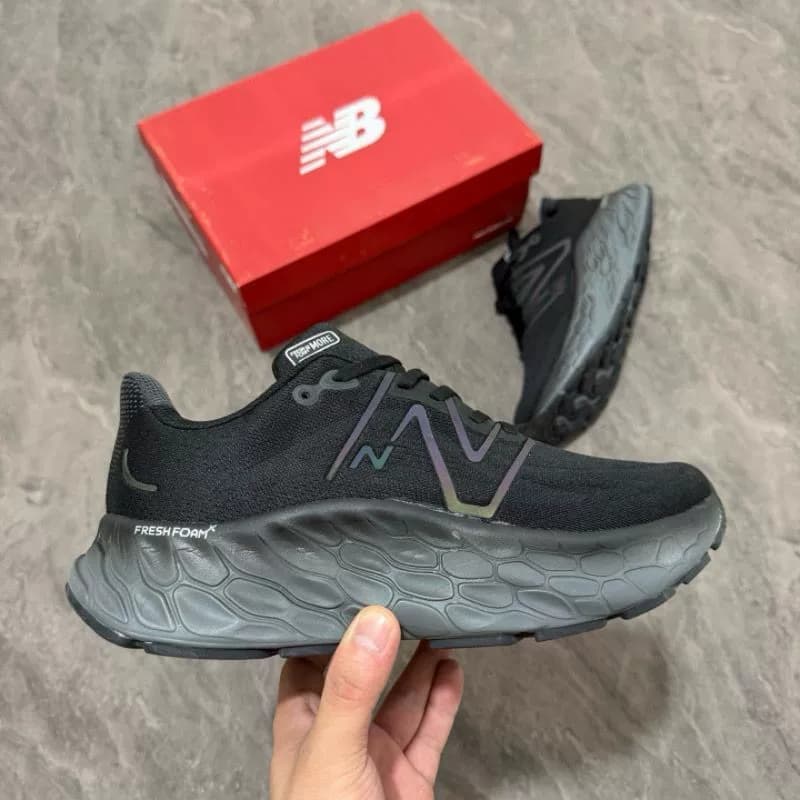 Совершенно новый NB Fresh Foam X More v4, черный, с