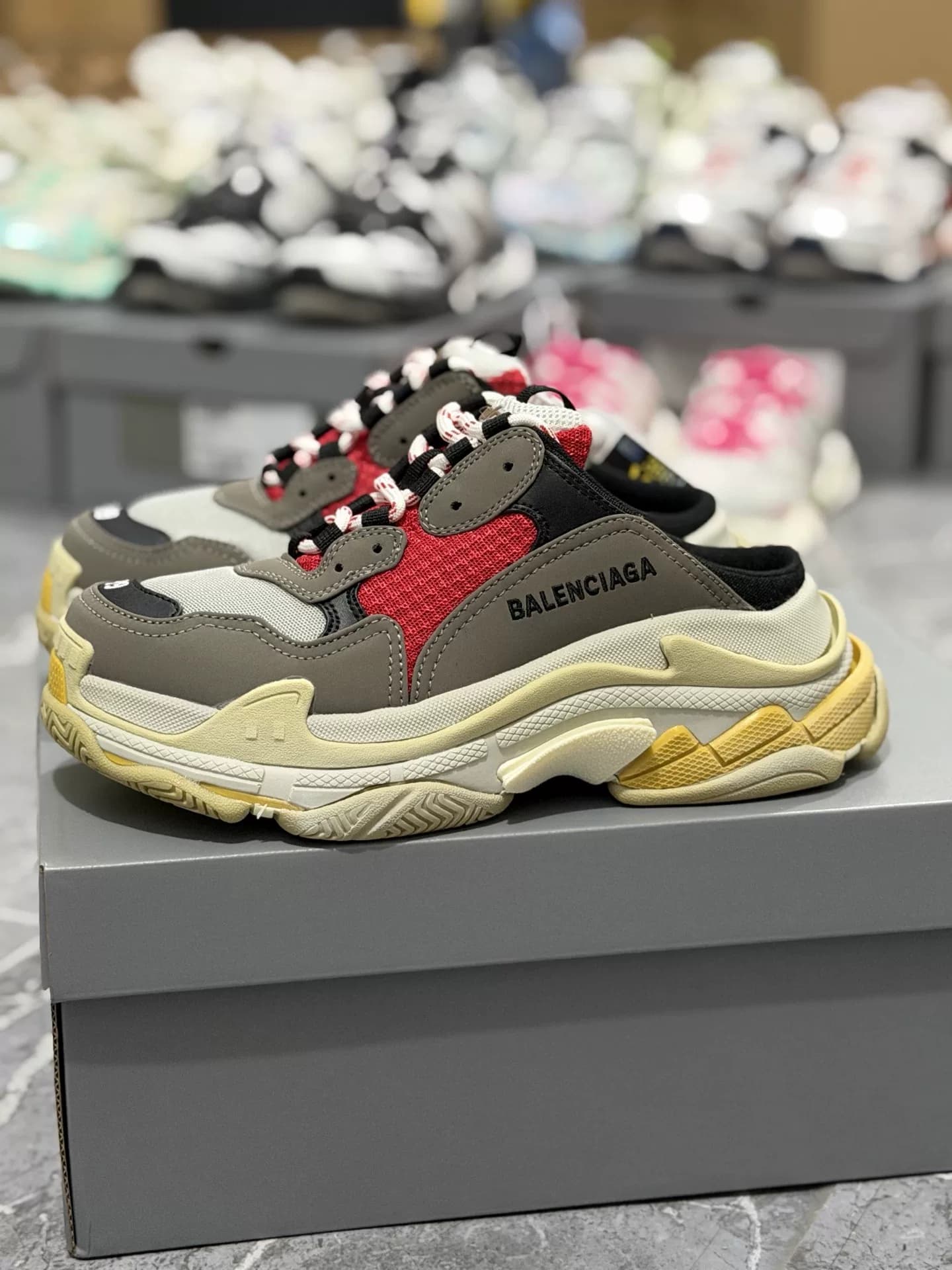 Совершенно новые туфли Balenciaga Balenciaga Triple S daddy, черные с красным