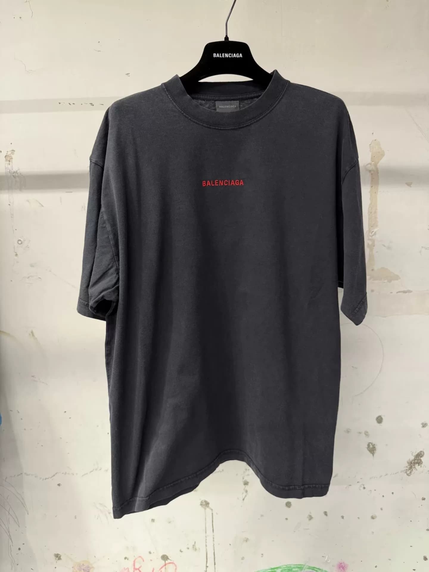 Летняя футболка из нового стиля Balenciaga из потертого хлопка свободного кроя с короткими рукавами, расшитая красными буквами до и после стирки цвет…