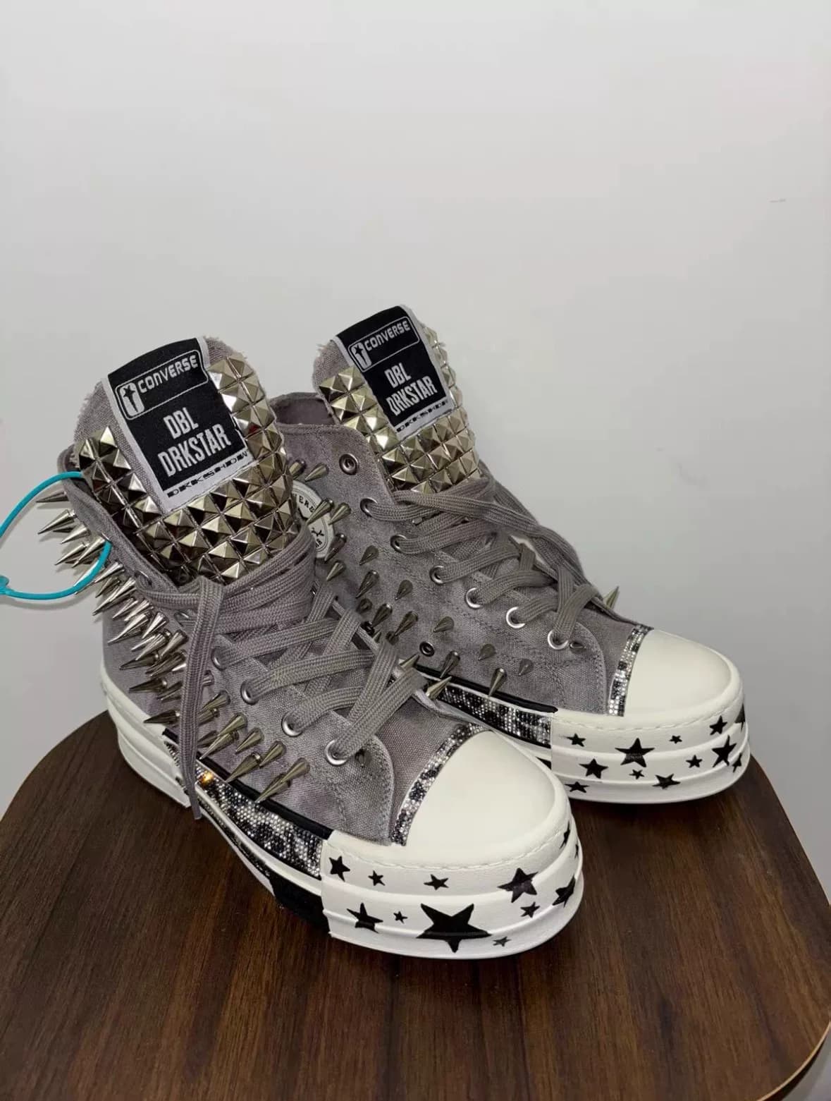 Оригинальные туфли Converse RO с высоким берцем ручной работы, изображающие горе, гнев, любовь, с заклепками, серого цвета, размер 36