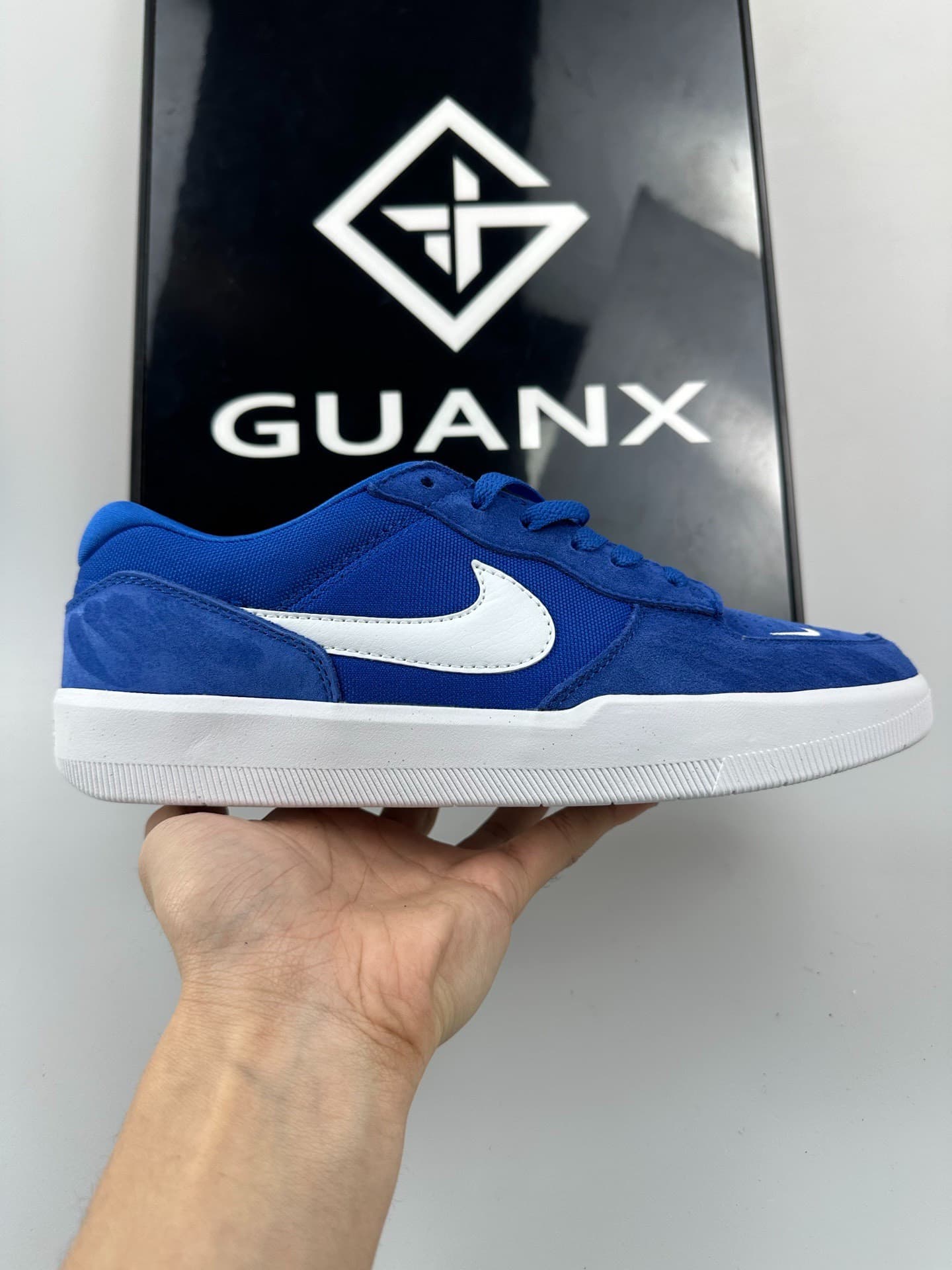 Совершенно новые кроссовки Nike SB Force 58 синего и белого цветов в тон