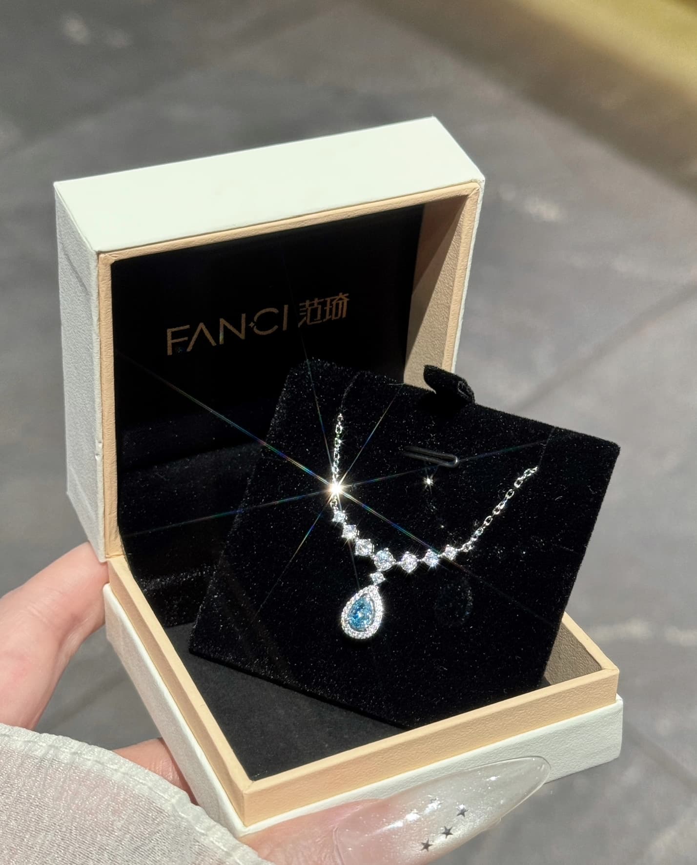 Ожерелье Fan Qi Blue tears серии Blue Tears, сияющее оригинальным светом, роскошью высокого класса