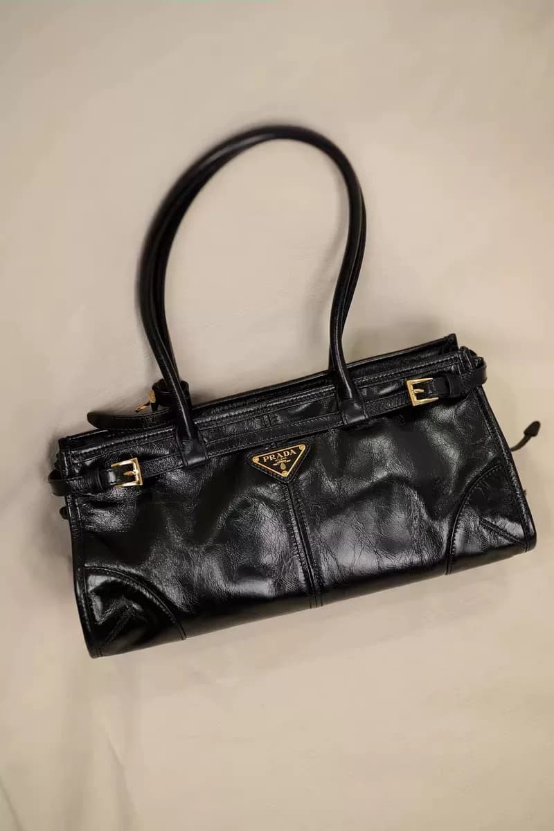 Почти новая сумка Prada Soft Lux из черной масляно-восковой кожи среднего размера, черная