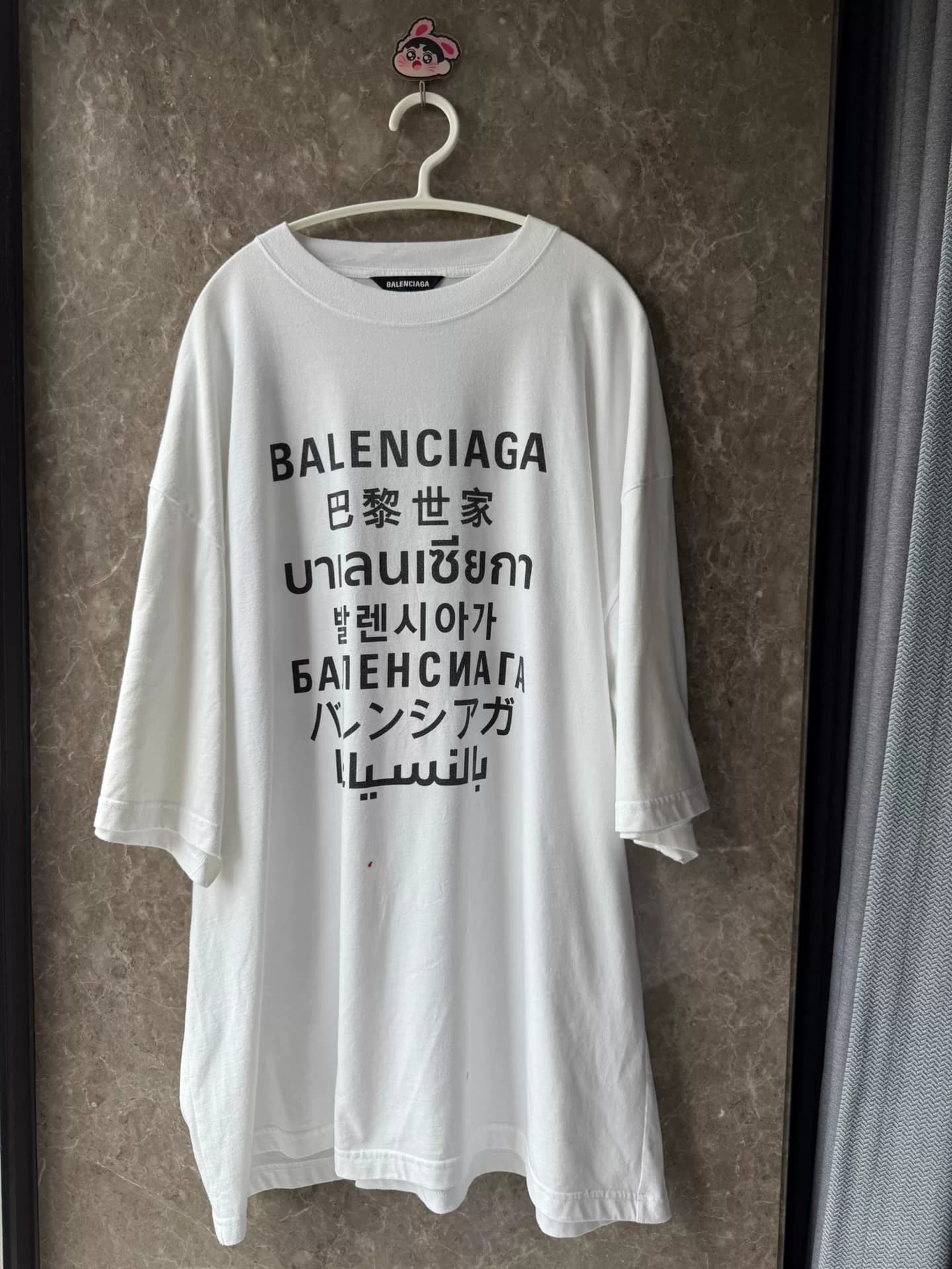 Balenciaga seven languages с короткими рукавами Размер L 95 новая одежда длина 83 обхват груди 140