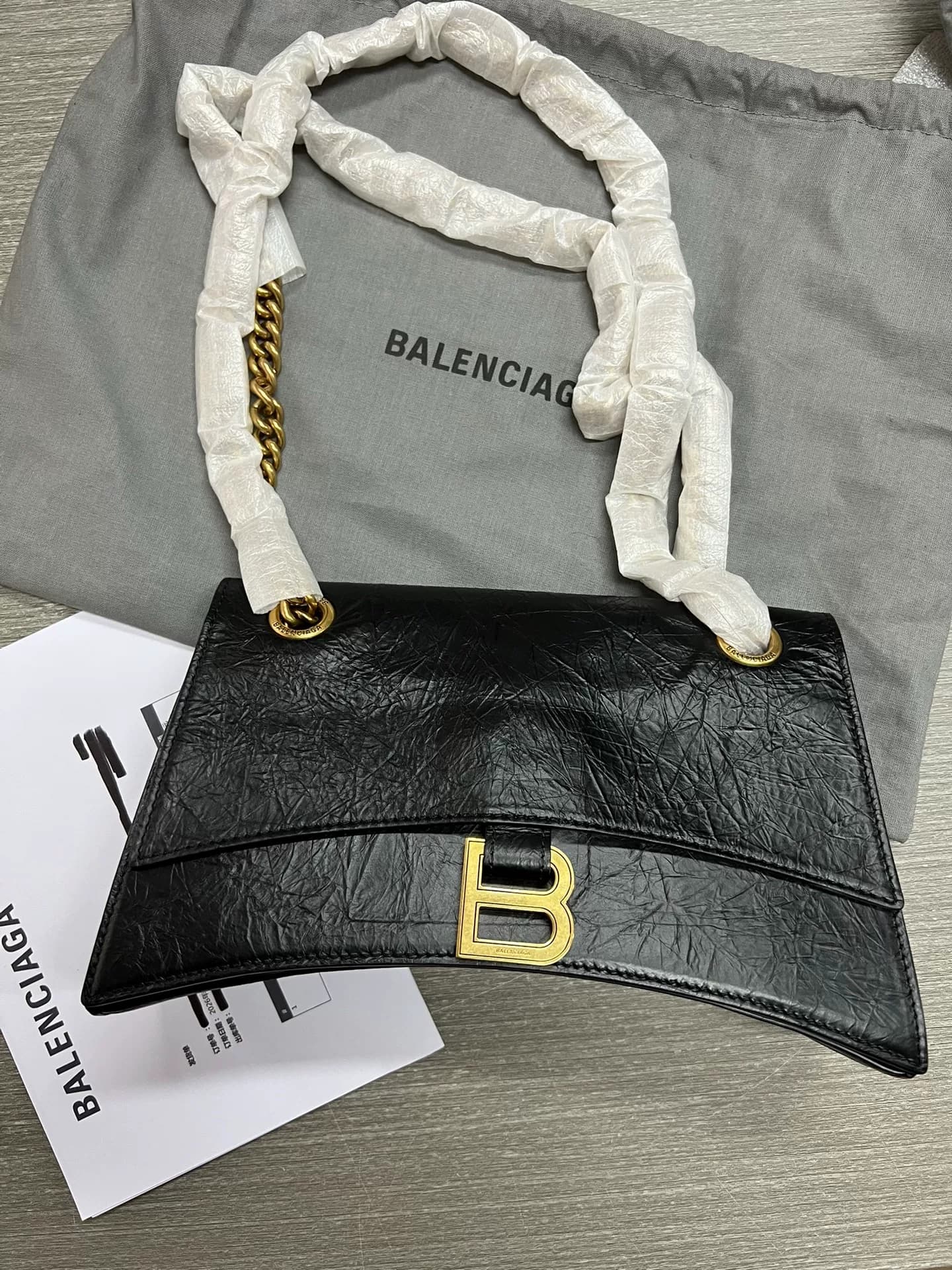Заклепки с логотипом Balenciaga Balenciaga Crush из потертого золота с логотипом B