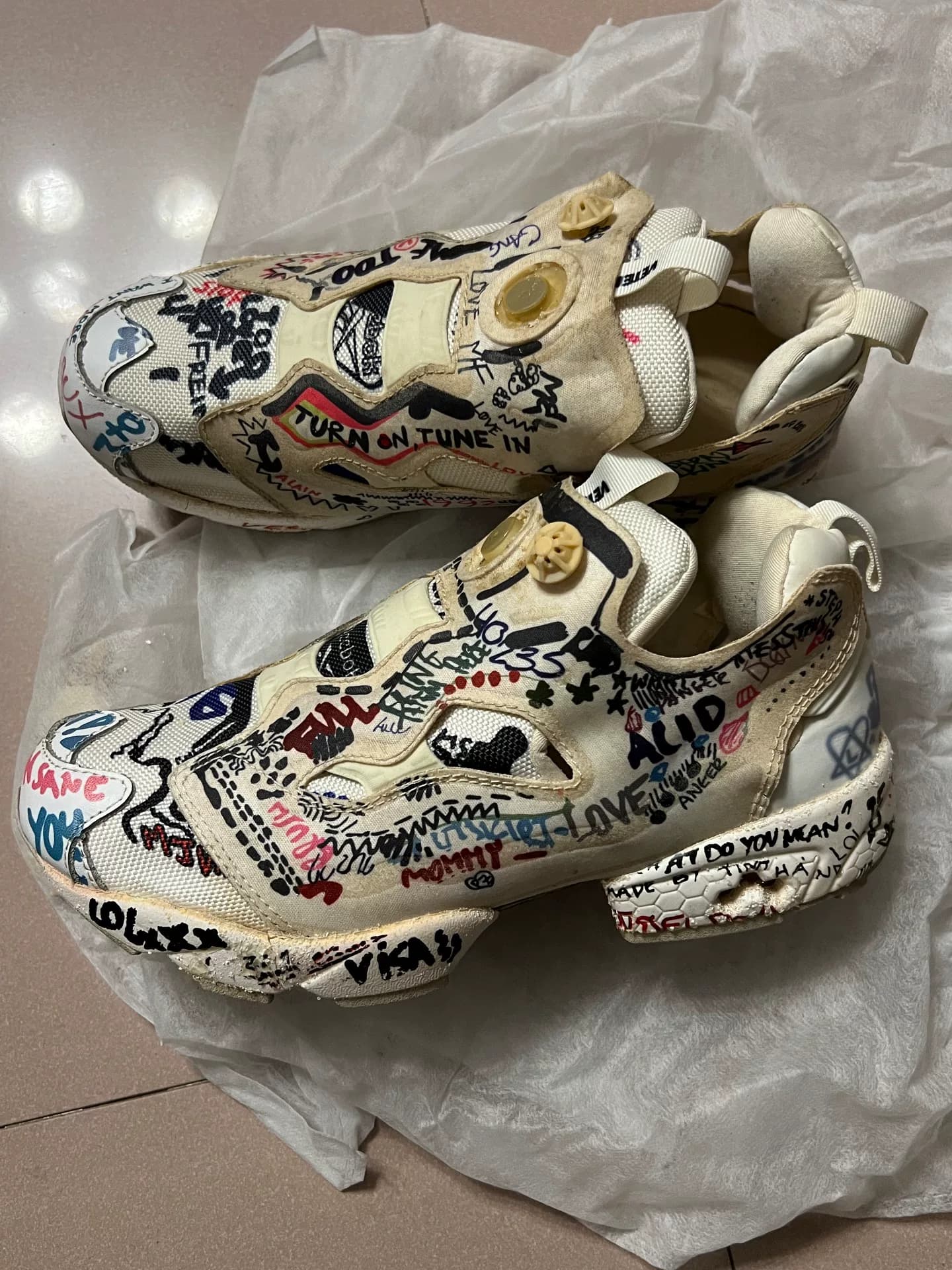 Спортивная обувь Vetements x Reebok под общим брендом graffiti, надувная обувь 40-го размера, женские модели слишком долго не использовались, обувь и…
