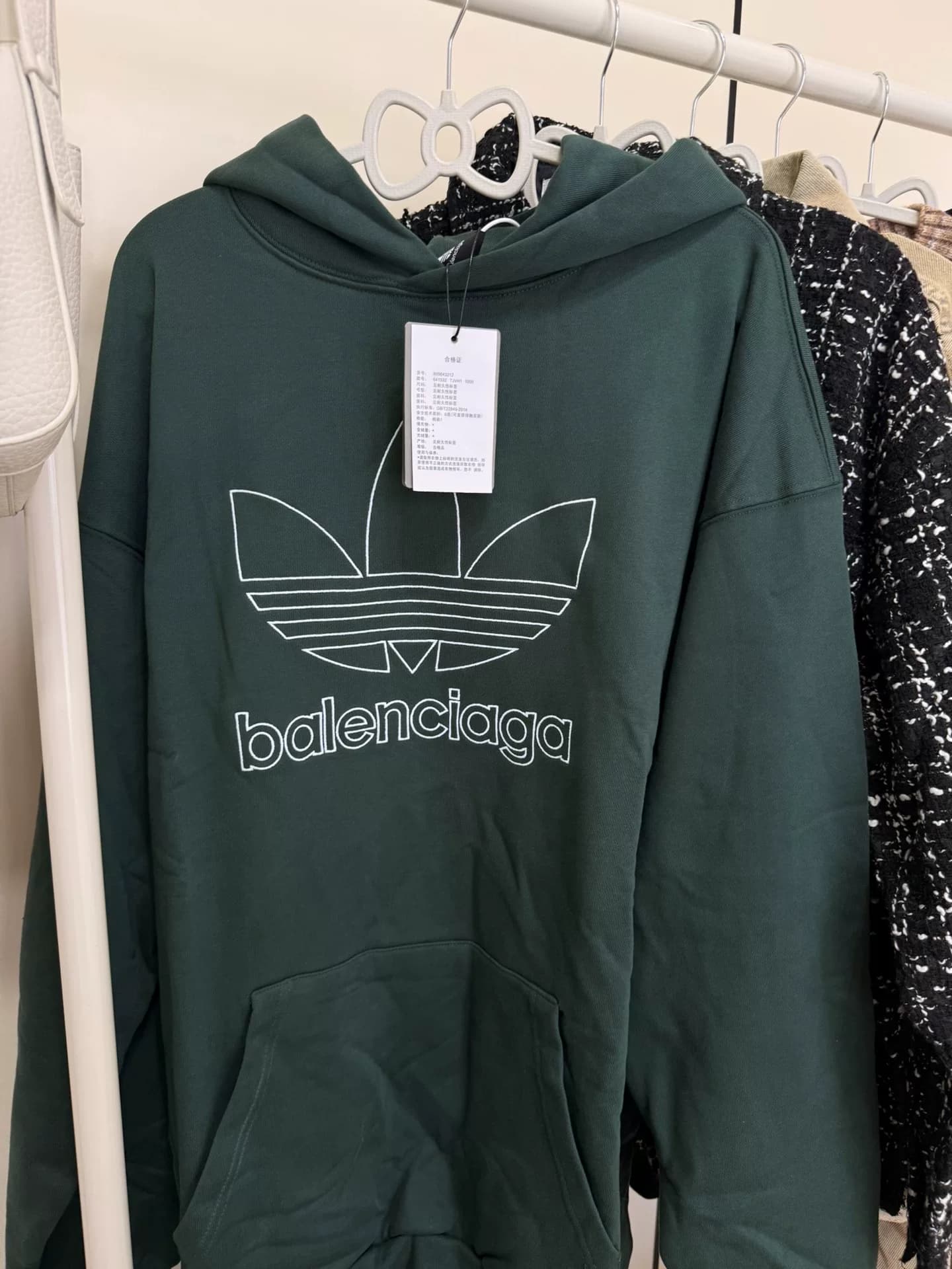 Совершенно новый кобрендовый свитер Balenciaga x adidas (сравнительный анализ размера 3