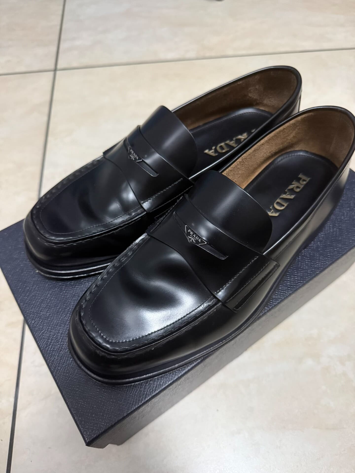 мокасины с серебряными монетами prada