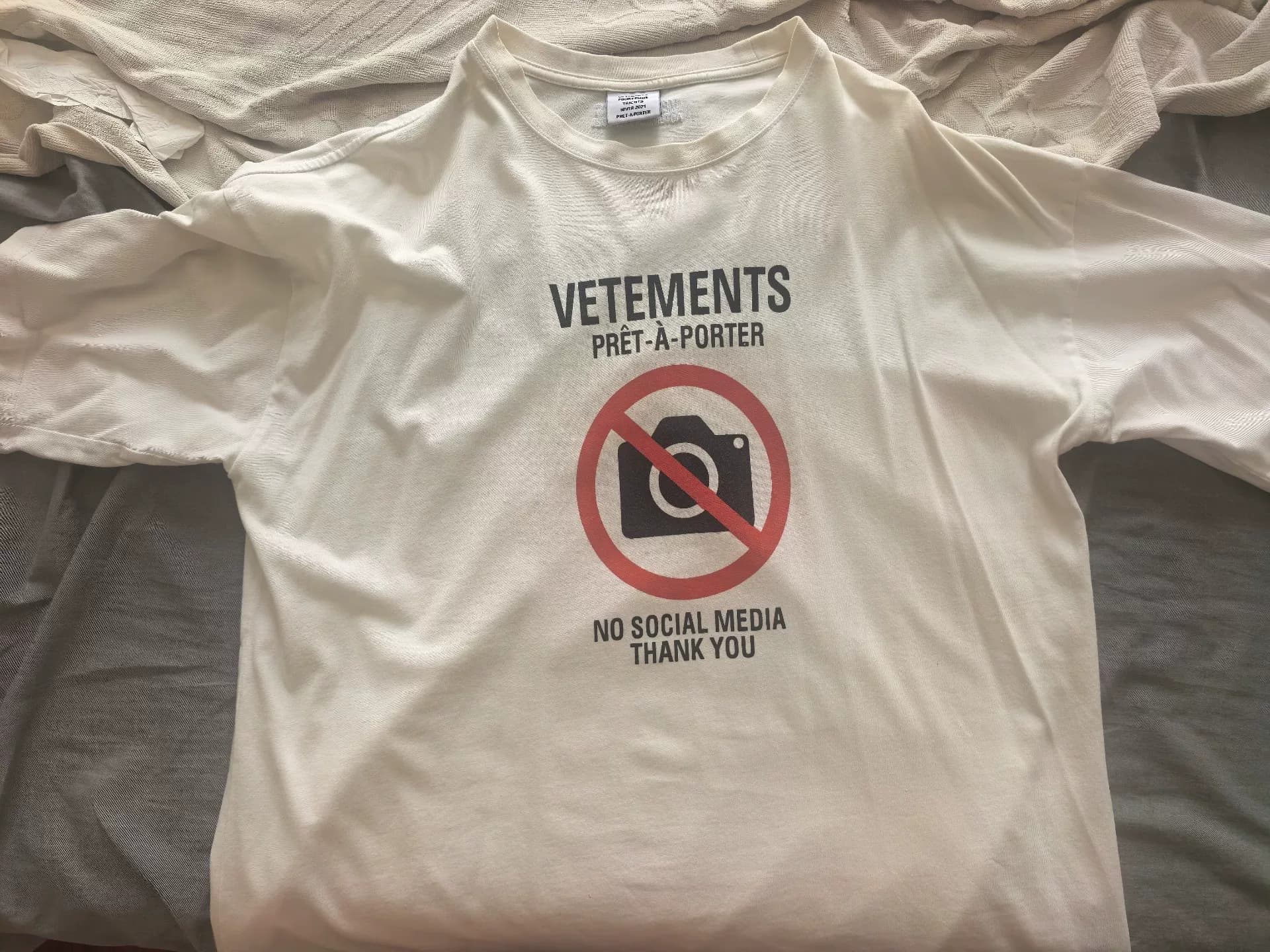 VETEMENTS Witt Meng 20SS запрещает использование фотоаппаратов для мужчин и женщин с одинаковой нишей на хай-стрит