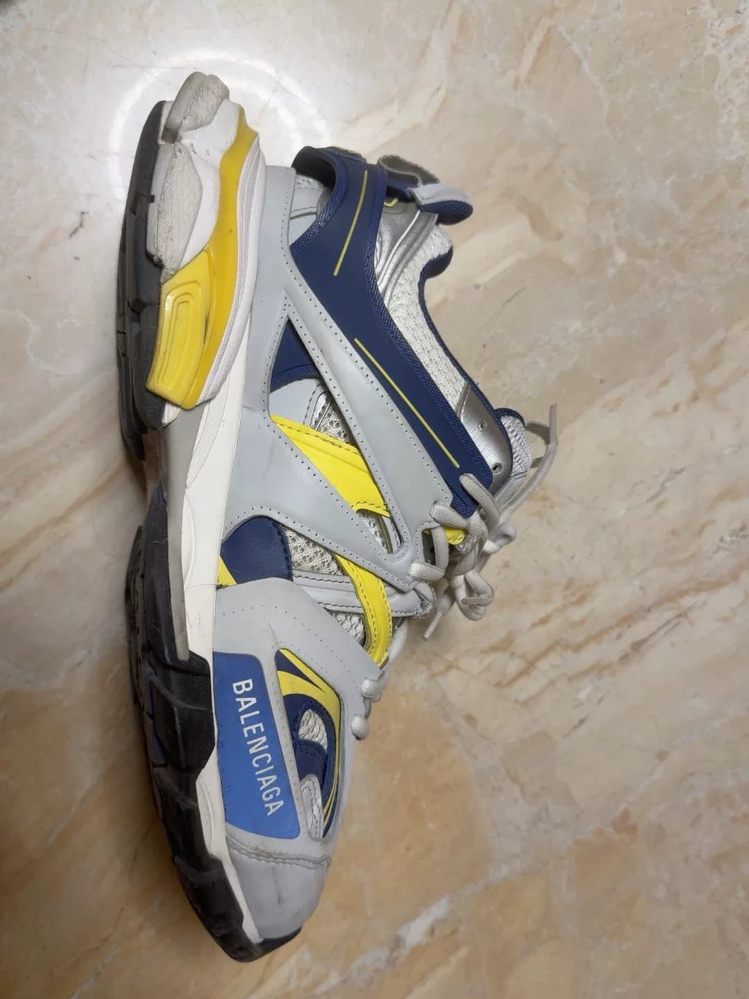 Кроссовки Balenciaga Balenciaga Track daddy в белой, синей и желтой цветовой гамме,