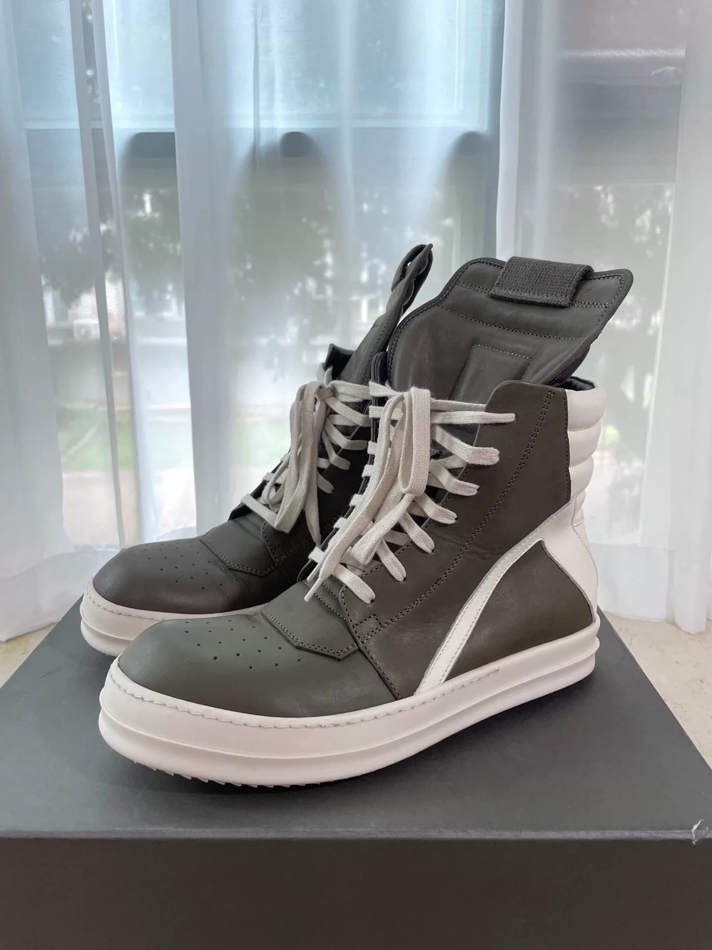 геошлем rickowens inverted triangle ro main line из воловьей кожи оливково-зеленого цвета с высоким верхом