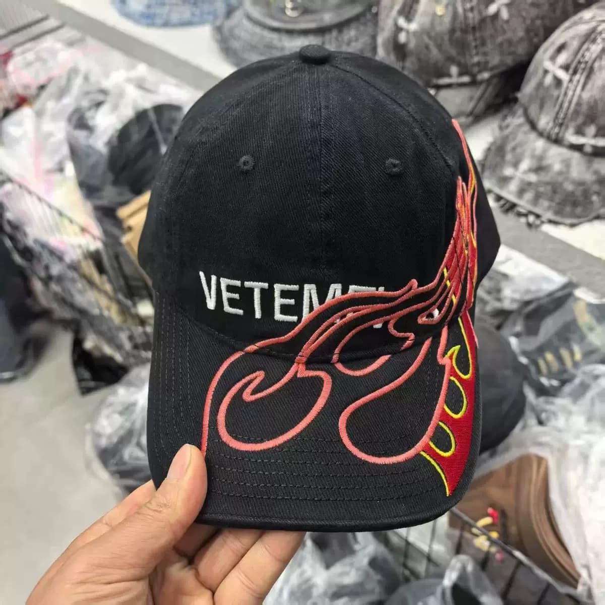 Совершенно новый огнезащитный колпачок vetements