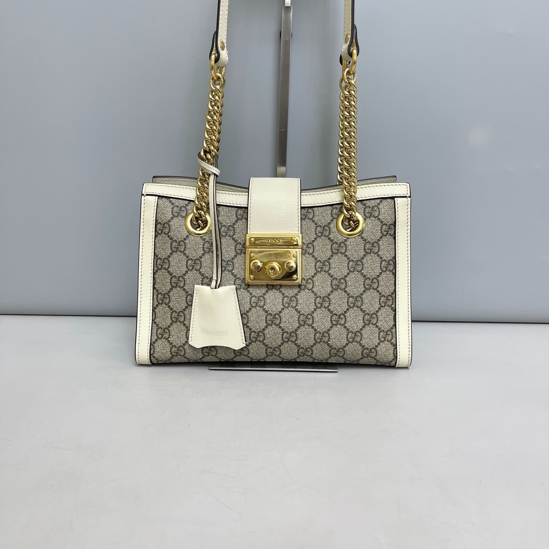 97 новая маленькая белая сумка через плечо с висячим замком от Gucci Gucci Padlock от пресбиопии ,