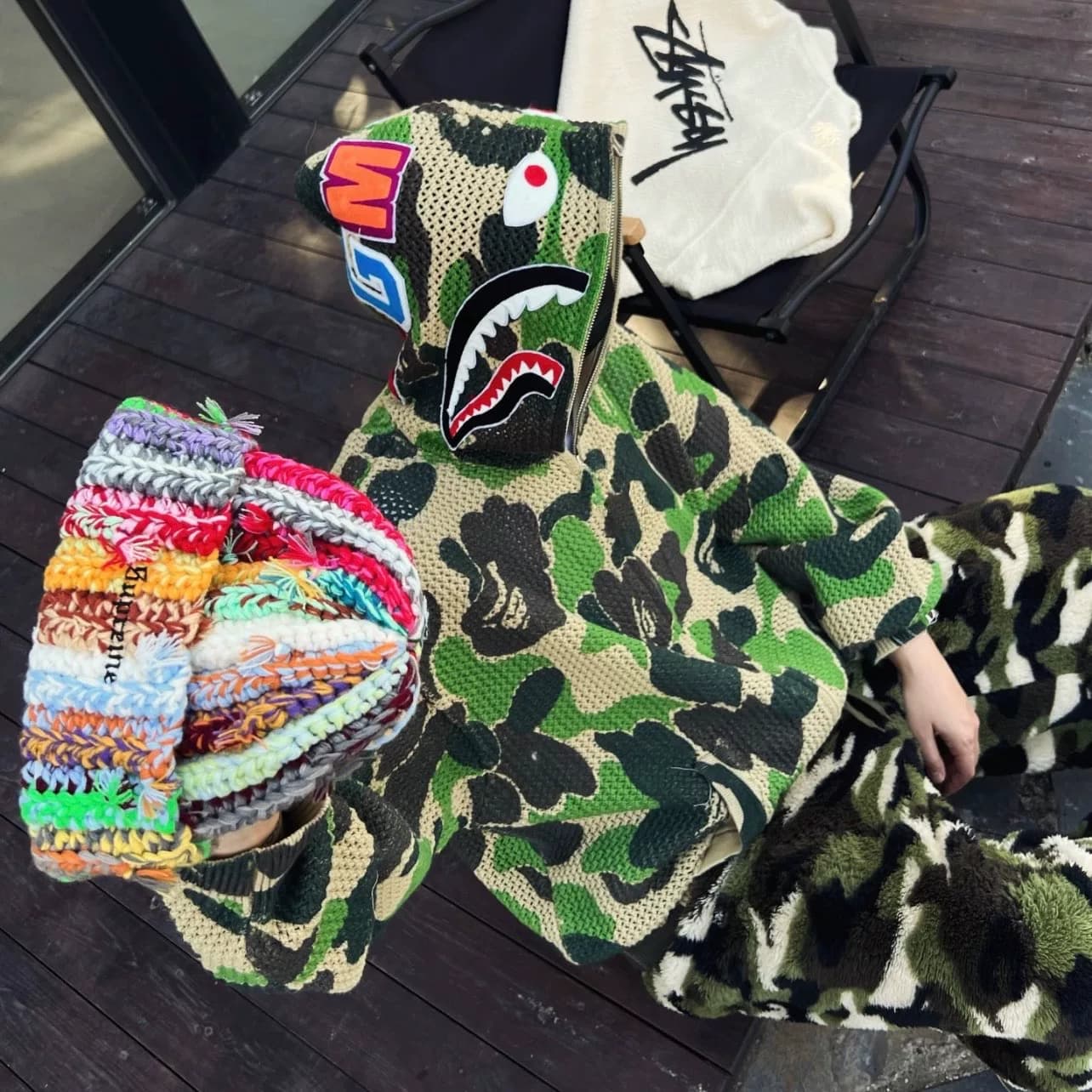 Вязаная куртка с капюшоном BAPE из шерстяной полой ткани зеленого и синего цветов в стиле камуфляжной акулы