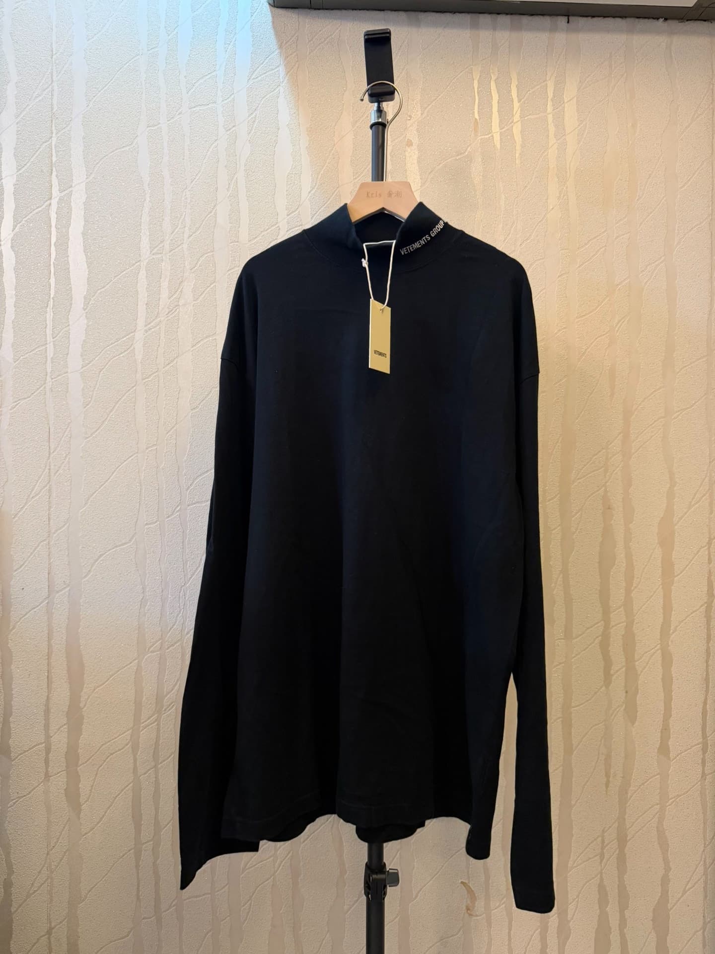 Футболка Vetements 2018ss с полувысоким воротником и длинными рукавами, размер: S, абсолютно новая, 100% хлопок, классическая черная, с вышивкой VETE…
