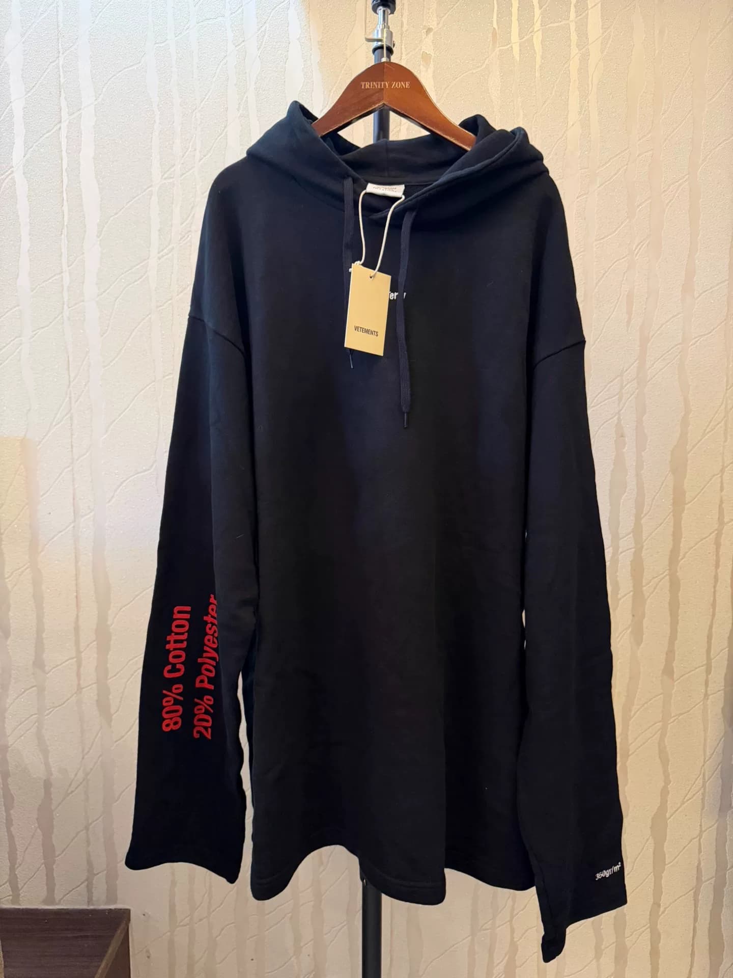 Черный свитер с капюшоном Vetements